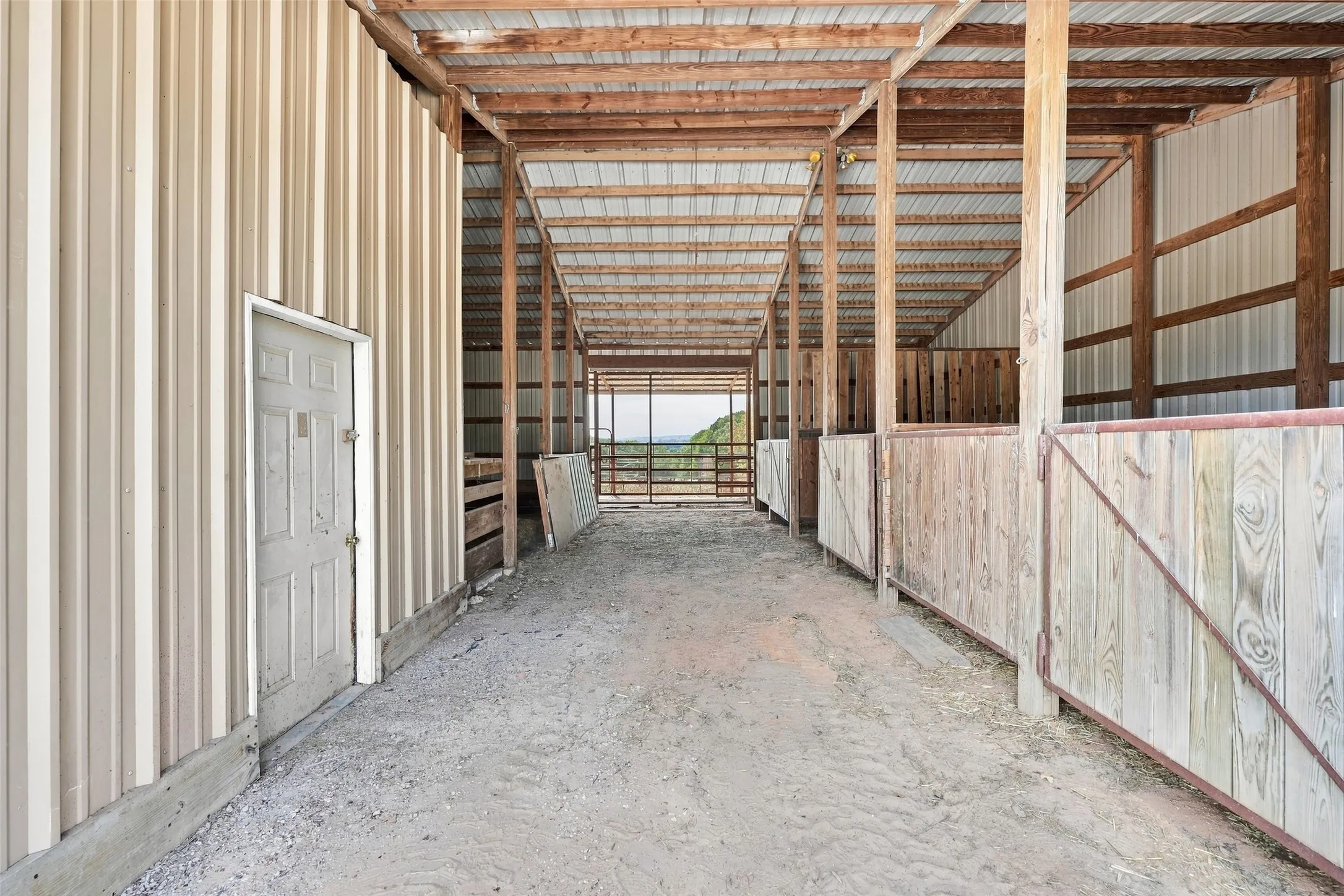 Single Family Residence For Sale in Parker County , 842 Cornstubble Lane, Weatherford, Texas 76088, 5 Bedroom, 3 Bathroom, 3 Garage spaces, 4,381 Sqft, built in 1999, mls#21399463, Real Estate Agent in Weatherford, Homes For Sale in Parker county, Homes For Sale in Weatherford, Realtor in Weatherford Texas, Real Estate Brokerage Independent Realty Texas, Luminita Cordes Realtor