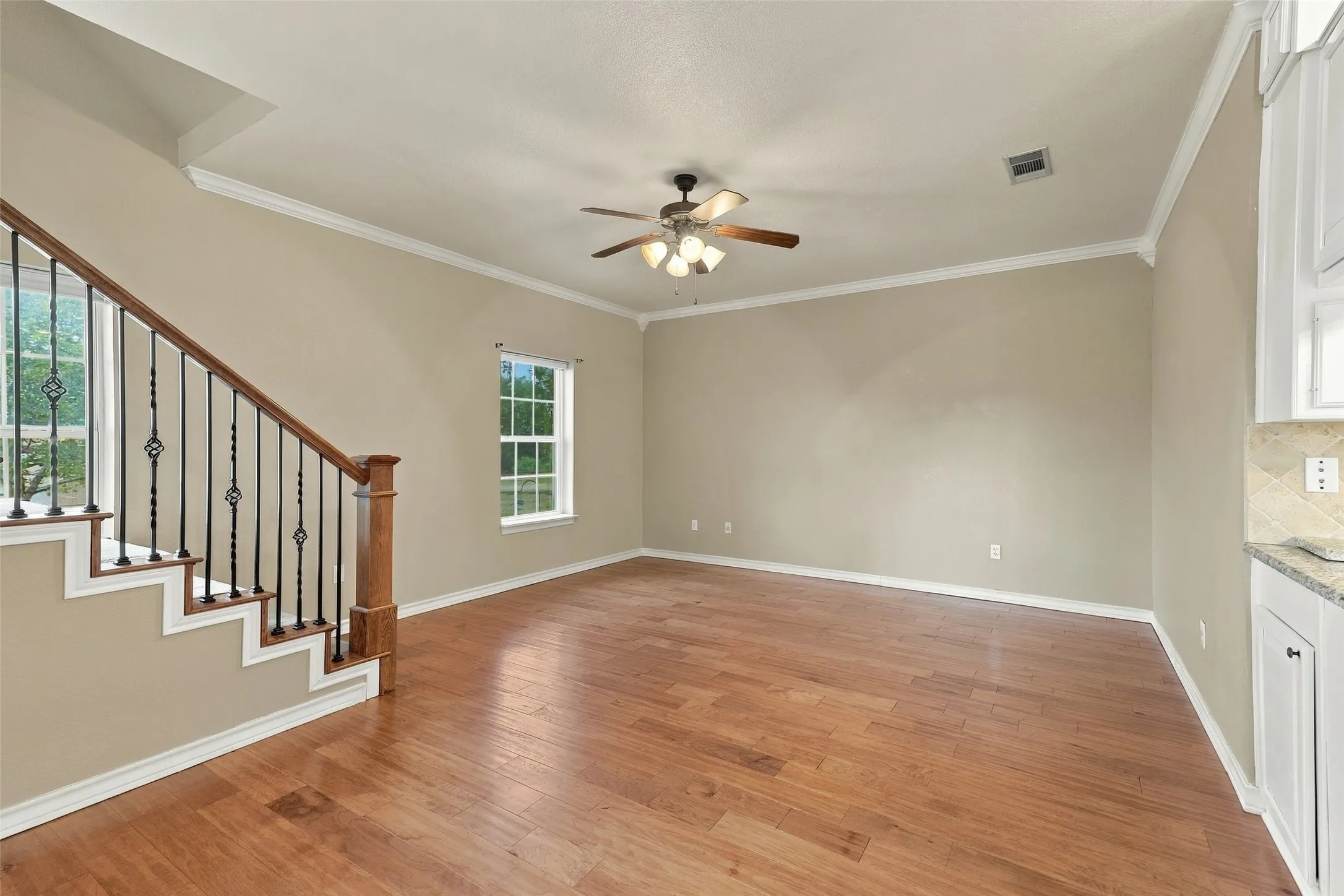 Single Family Residence For Sale in Parker County , 842 Cornstubble Lane, Weatherford, Texas 76088, 5 Bedroom, 3 Bathroom, 3 Garage spaces, 4,381 Sqft, built in 1999, mls#21399463, Real Estate Agent in Weatherford, Homes For Sale in Parker county, Homes For Sale in Weatherford, Realtor in Weatherford Texas, Real Estate Brokerage Independent Realty Texas, Luminita Cordes Realtor