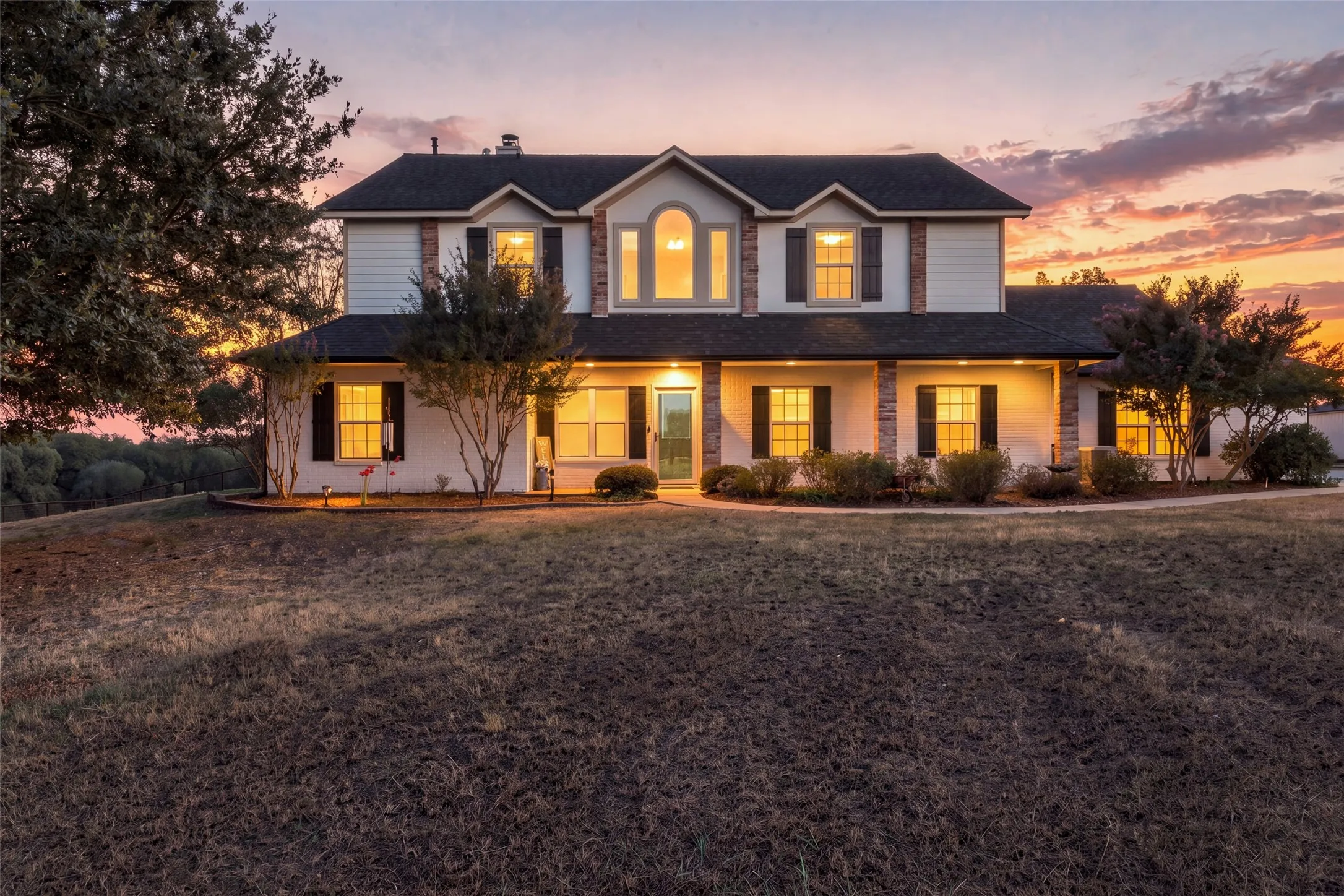 Single Family Residence For Sale in Parker County , 842 Cornstubble Lane, Weatherford, Texas 76088, 5 Bedroom, 3 Bathroom, 3 Garage spaces, 4,381 Sqft, built in 1999, mls#21399463, Real Estate Agent in Weatherford, Homes For Sale in Parker county, Homes For Sale in Weatherford, Realtor in Weatherford Texas, Real Estate Brokerage Independent Realty Texas, Luminita Cordes Realtor