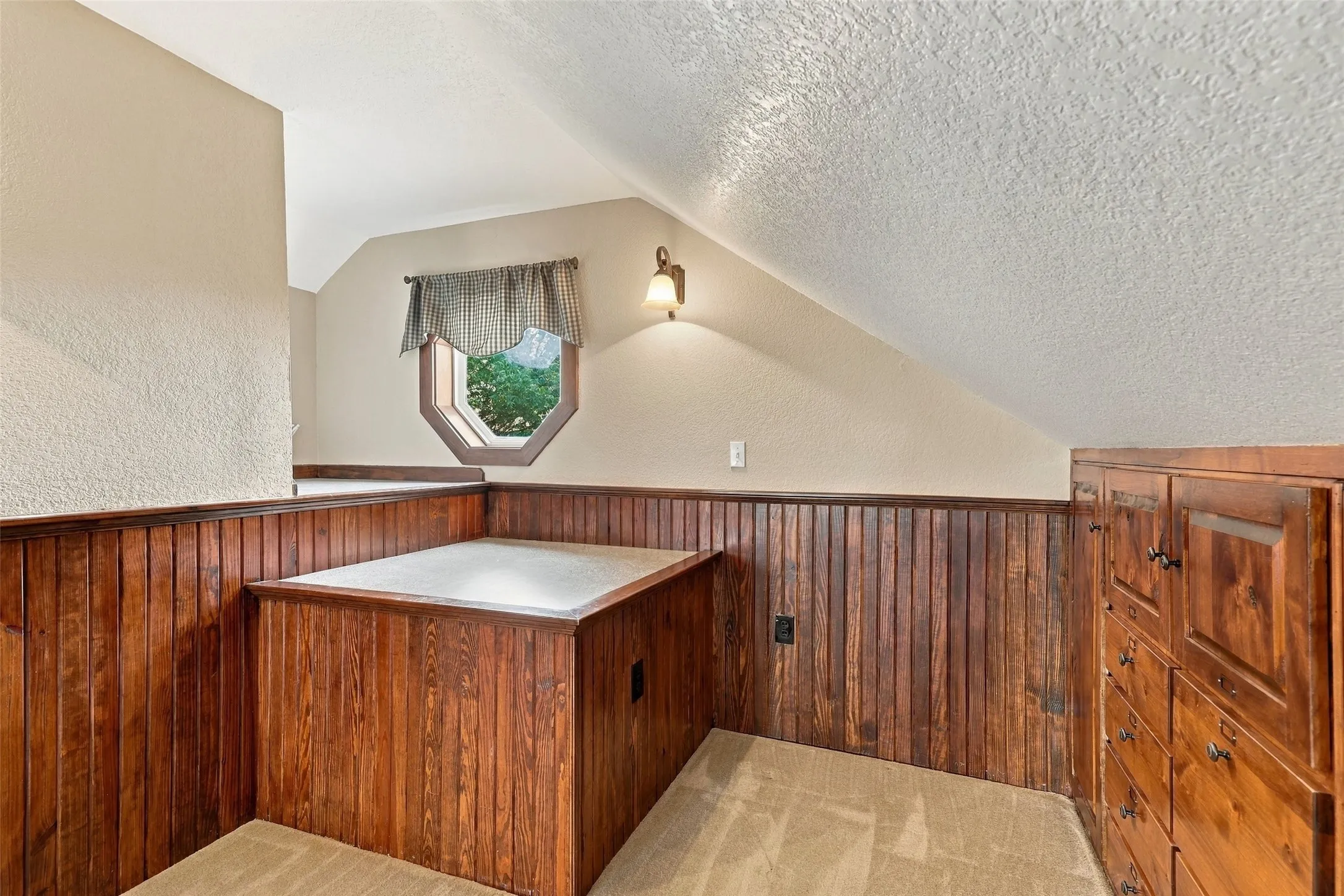 Single Family Residence For Sale in Parker County , 842 Cornstubble Lane, Weatherford, Texas 76088, 5 Bedroom, 3 Bathroom, 3 Garage spaces, 4,381 Sqft, built in 1999, mls#21399463, Real Estate Agent in Weatherford, Homes For Sale in Parker county, Homes For Sale in Weatherford, Realtor in Weatherford Texas, Real Estate Brokerage Independent Realty Texas, Luminita Cordes Realtor