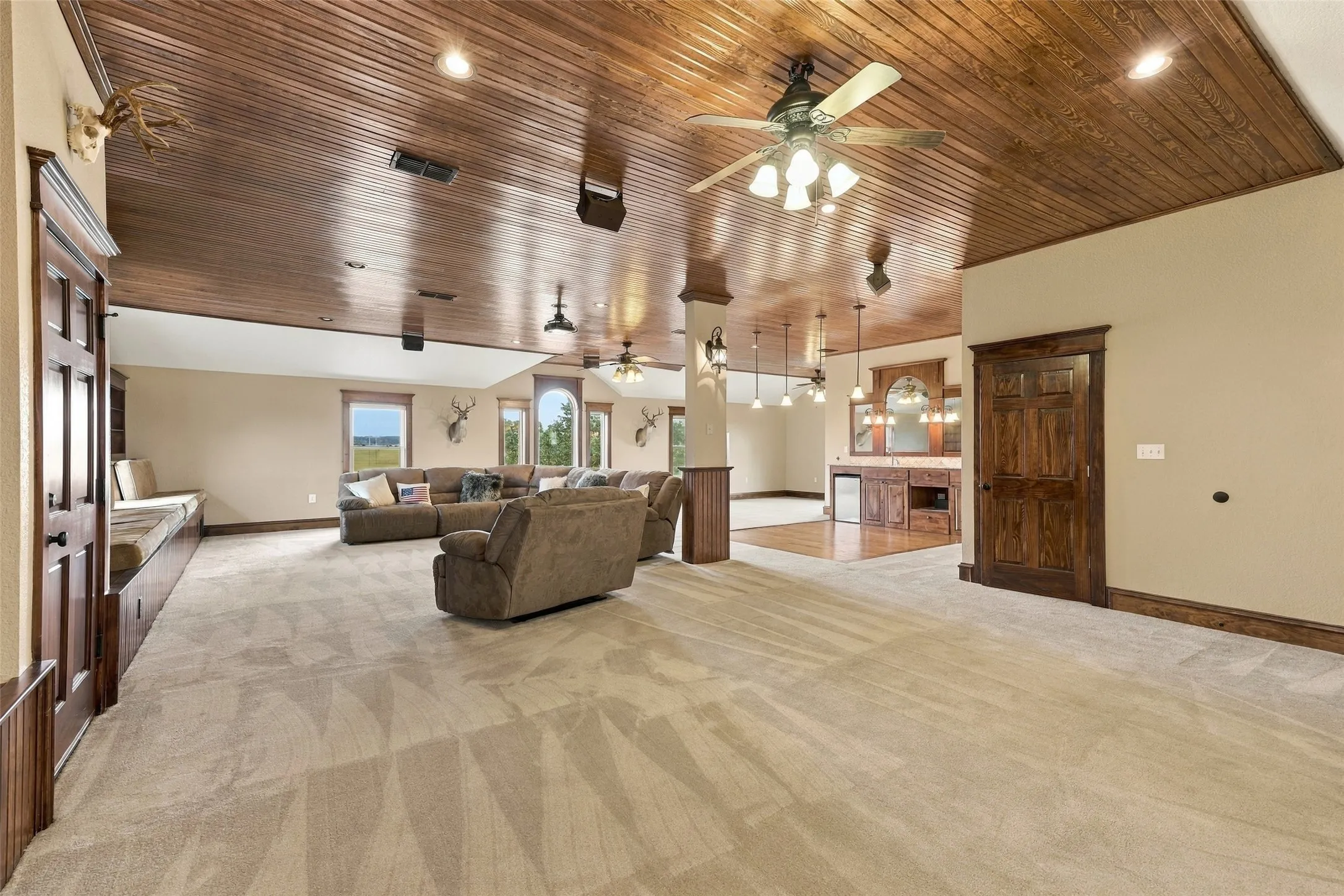 Single Family Residence For Sale in Parker County , 842 Cornstubble Lane, Weatherford, Texas 76088, 5 Bedroom, 3 Bathroom, 3 Garage spaces, 4,381 Sqft, built in 1999, mls#21399463, Real Estate Agent in Weatherford, Homes For Sale in Parker county, Homes For Sale in Weatherford, Realtor in Weatherford Texas, Real Estate Brokerage Independent Realty Texas, Luminita Cordes Realtor