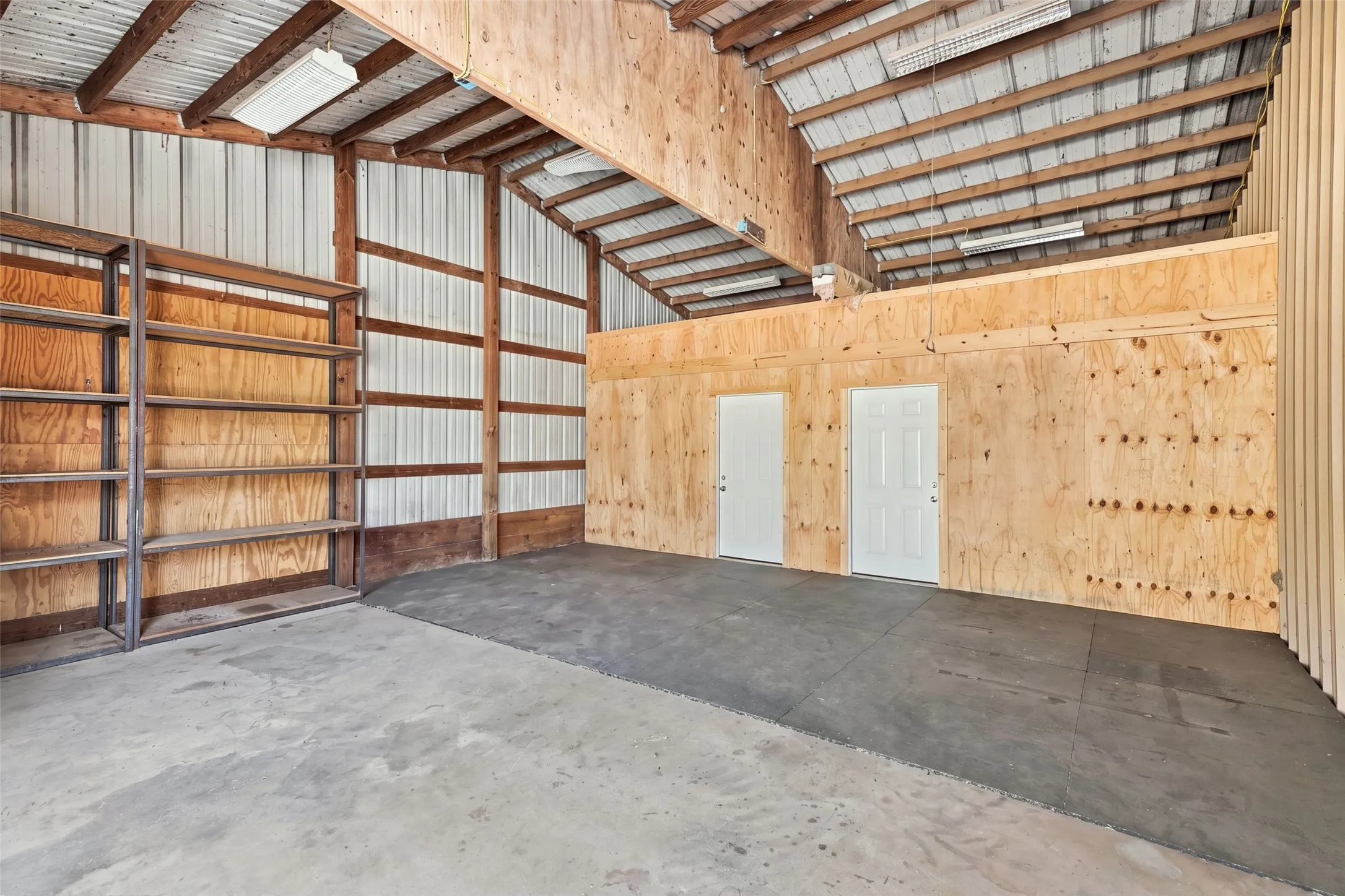 Single Family Residence For Sale in Parker County , 842 Cornstubble Lane, Weatherford, Texas 76088, 5 Bedroom, 3 Bathroom, 3 Garage spaces, 4,381 Sqft, built in 1999, mls#21399463, Real Estate Agent in Weatherford, Homes For Sale in Parker county, Homes For Sale in Weatherford, Realtor in Weatherford Texas, Real Estate Brokerage Independent Realty Texas, Luminita Cordes Realtor