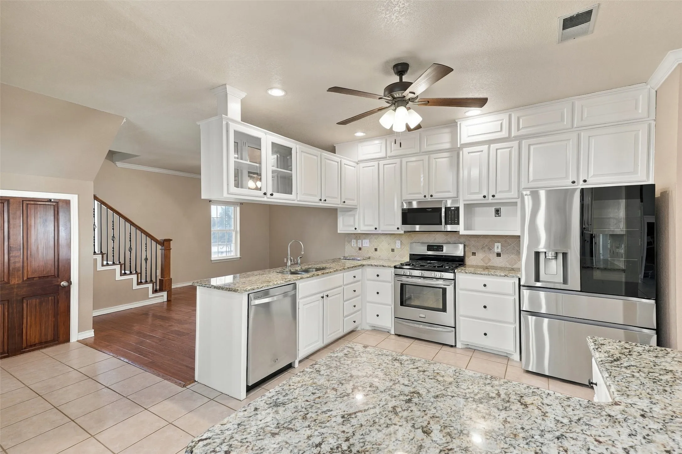 Single Family Residence For Sale in Parker County , 842 Cornstubble Lane, Weatherford, Texas 76088, 5 Bedroom, 3 Bathroom, 3 Garage spaces, 4,381 Sqft, built in 1999, mls#21399463, Real Estate Agent in Weatherford, Homes For Sale in Parker county, Homes For Sale in Weatherford, Realtor in Weatherford Texas, Real Estate Brokerage Independent Realty Texas, Luminita Cordes Realtor