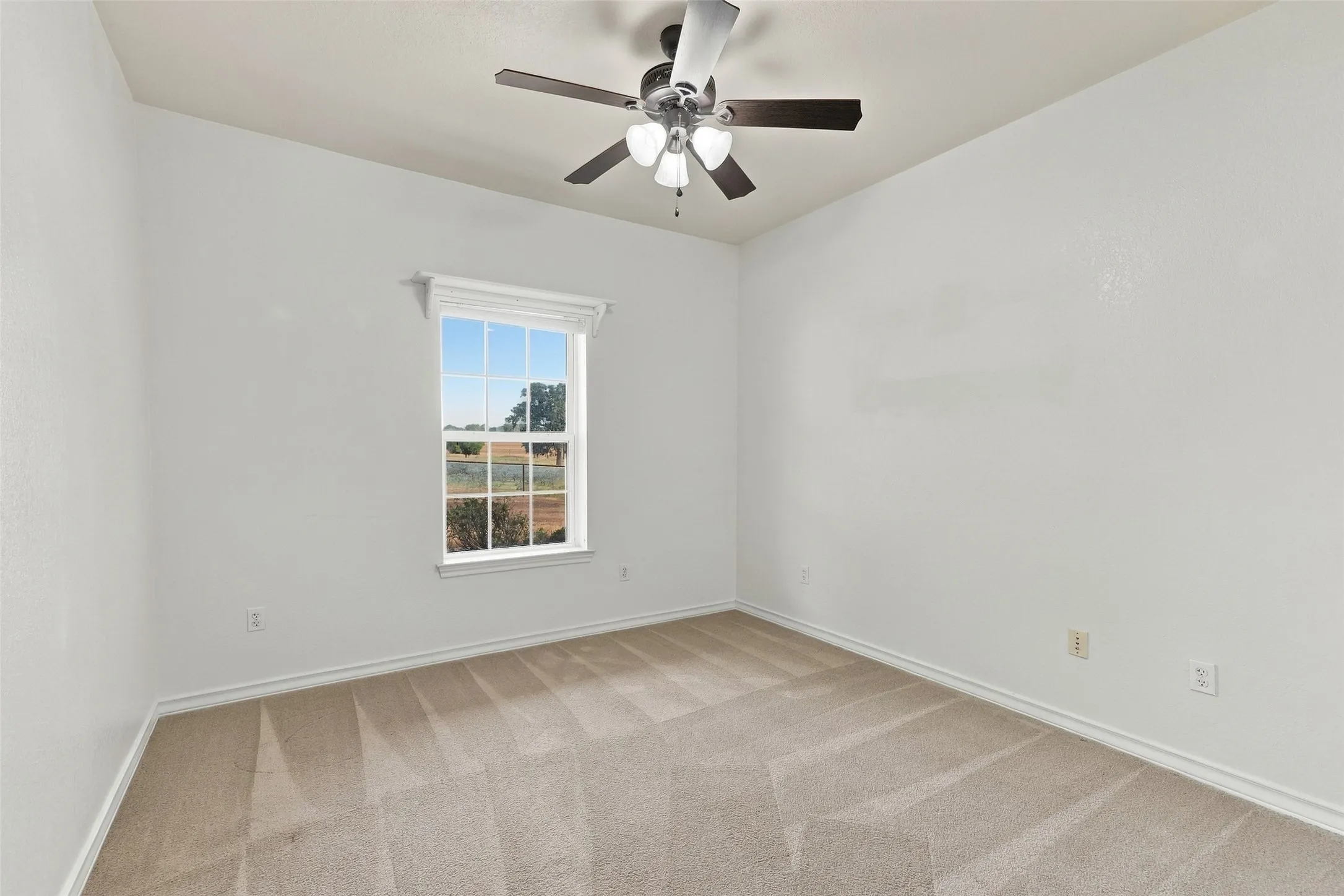 Single Family Residence For Sale in Parker County , 842 Cornstubble Lane, Weatherford, Texas 76088, 5 Bedroom, 3 Bathroom, 3 Garage spaces, 4,381 Sqft, built in 1999, mls#21399463, Real Estate Agent in Weatherford, Homes For Sale in Parker county, Homes For Sale in Weatherford, Realtor in Weatherford Texas, Real Estate Brokerage Independent Realty Texas, Luminita Cordes Realtor