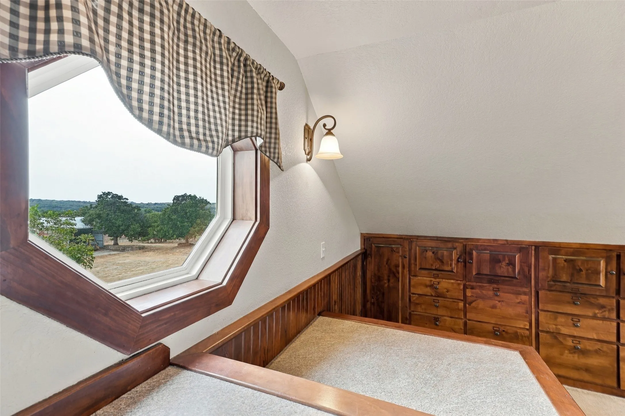 Single Family Residence For Sale in Parker County , 842 Cornstubble Lane, Weatherford, Texas 76088, 5 Bedroom, 3 Bathroom, 3 Garage spaces, 4,381 Sqft, built in 1999, mls#21399463, Real Estate Agent in Weatherford, Homes For Sale in Parker county, Homes For Sale in Weatherford, Realtor in Weatherford Texas, Real Estate Brokerage Independent Realty Texas, Luminita Cordes Realtor