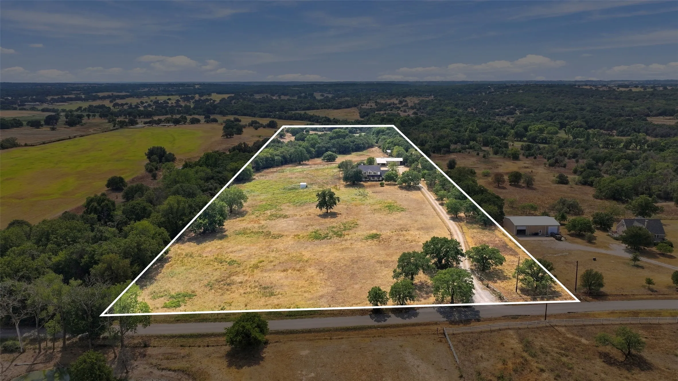 Single Family Residence For Sale in Parker County , 842 Cornstubble Lane, Weatherford, Texas 76088, 5 Bedroom, 3 Bathroom, 3 Garage spaces, 4,381 Sqft, built in 1999, mls#21399463, Real Estate Agent in Weatherford, Homes For Sale in Parker county, Homes For Sale in Weatherford, Realtor in Weatherford Texas, Real Estate Brokerage Independent Realty Texas, Luminita Cordes Realtor