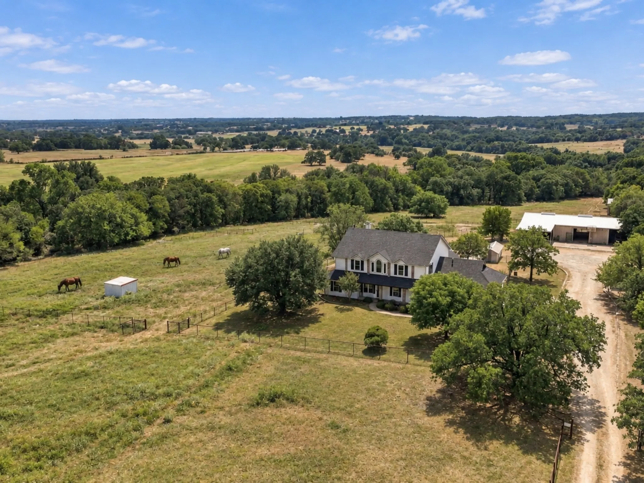 Single Family Residence For Sale in Parker County , 842 Cornstubble Lane, Weatherford, Texas 76088, 5 Bedroom, 3 Bathroom, 3 Garage spaces, 4,381 Sqft, built in 1999, mls#21399463, Real Estate Agent in Weatherford, Homes For Sale in Parker county, Homes For Sale in Weatherford, Realtor in Weatherford Texas, Real Estate Brokerage Independent Realty Texas, Luminita Cordes Realtor