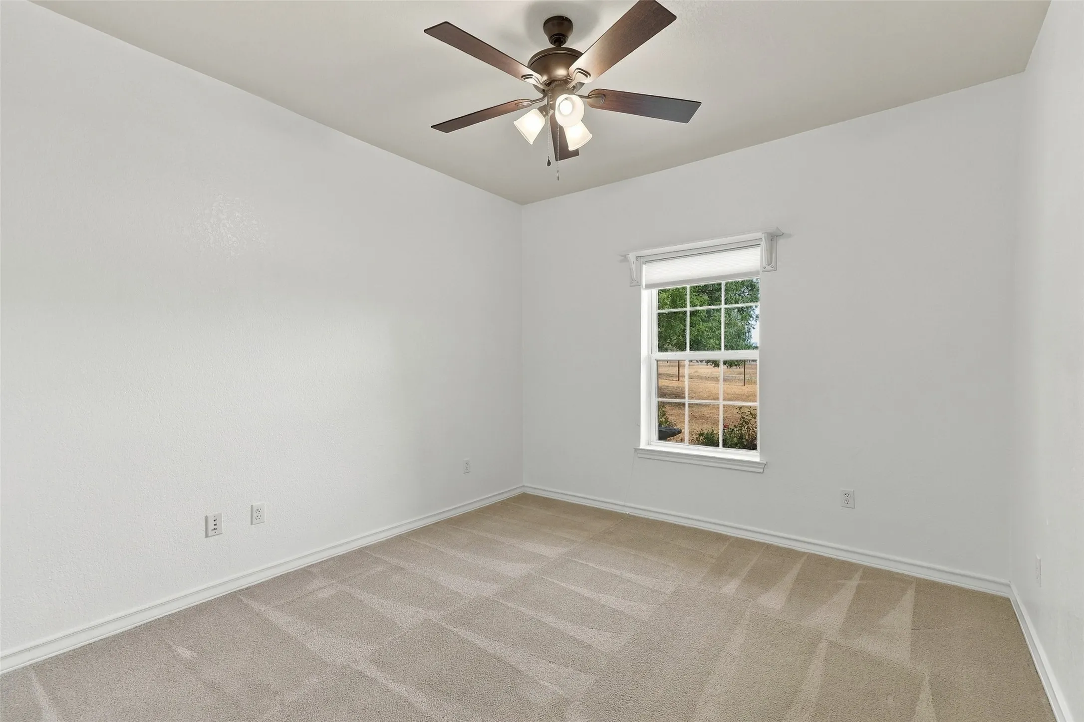 Single Family Residence For Sale in Parker County , 842 Cornstubble Lane, Weatherford, Texas 76088, 5 Bedroom, 3 Bathroom, 3 Garage spaces, 4,381 Sqft, built in 1999, mls#21399463, Real Estate Agent in Weatherford, Homes For Sale in Parker county, Homes For Sale in Weatherford, Realtor in Weatherford Texas, Real Estate Brokerage Independent Realty Texas, Luminita Cordes Realtor