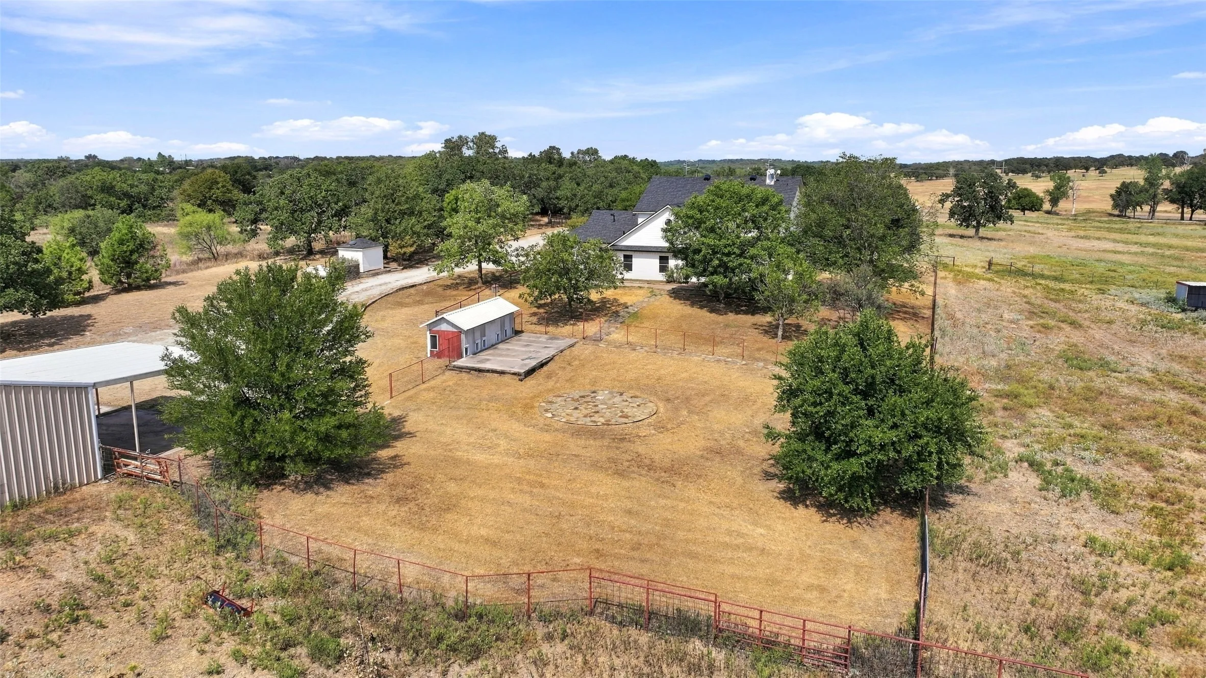 Single Family Residence For Sale in Parker County , 842 Cornstubble Lane, Weatherford, Texas 76088, 5 Bedroom, 3 Bathroom, 3 Garage spaces, 4,381 Sqft, built in 1999, mls#21399463, Real Estate Agent in Weatherford, Homes For Sale in Parker county, Homes For Sale in Weatherford, Realtor in Weatherford Texas, Real Estate Brokerage Independent Realty Texas, Luminita Cordes Realtor