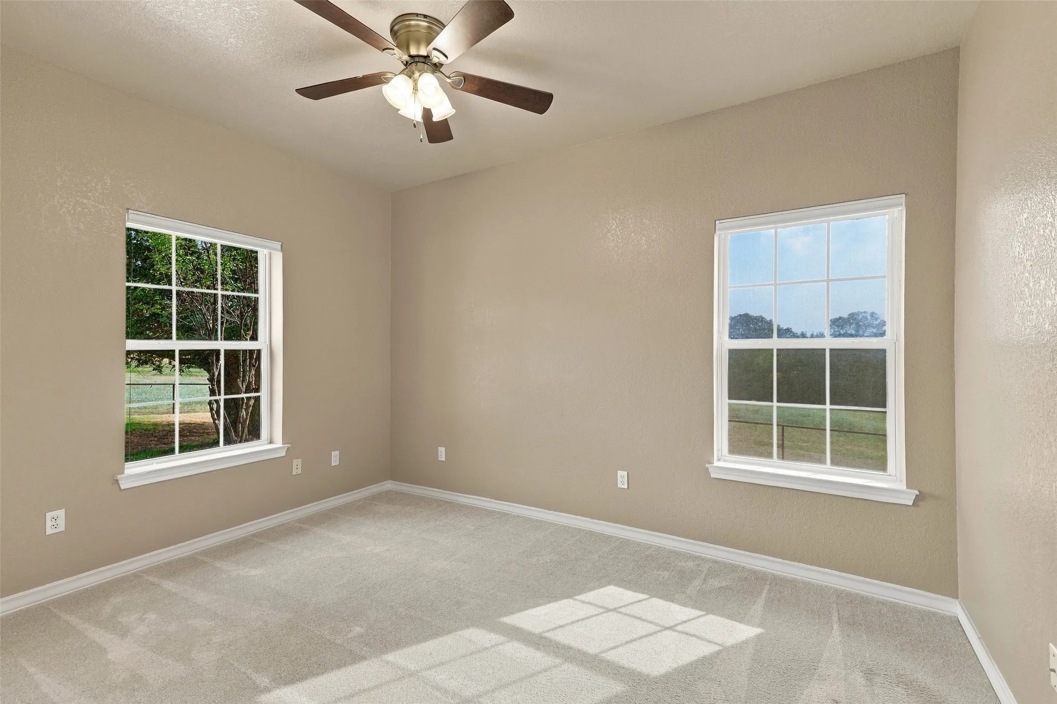 Single Family Residence For Sale in Parker County , 842 Cornstubble Lane, Weatherford, Texas 76088, 5 Bedroom, 3 Bathroom, 3 Garage spaces, 4,381 Sqft, built in 1999, mls#21399463, Real Estate Agent in Weatherford, Homes For Sale in Parker county, Homes For Sale in Weatherford, Realtor in Weatherford Texas, Real Estate Brokerage Independent Realty Texas, Luminita Cordes Realtor