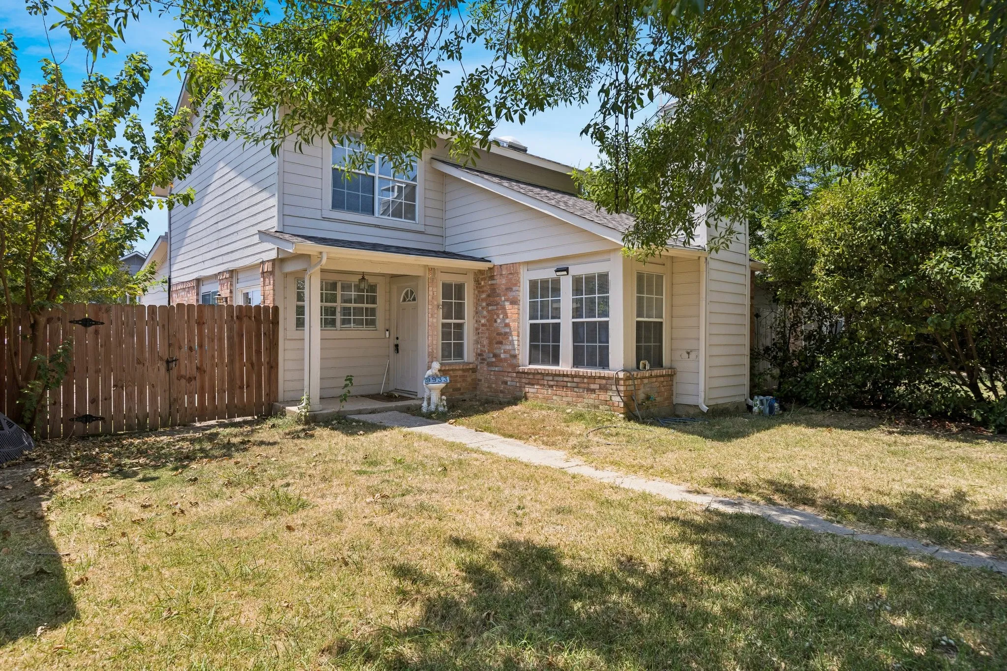 Single Family Residence For Rent in Tarrant County , 9933 Pack Saddle Trail, Fort Worth, Texas 76108, 3 Bedroom, 2 Bathroom, 1 Garage spaces, 1,609 Sqft, built in 1984, mls#21397748, Real Estate Agent in Fort Worth, Homes For Rent in Tarrant county, Homes For Rent in Fort Worth, Realtor in Fort Worth Texas, Real Estate Brokerage Independent Realty Texas, Luminita Cordes Realtor