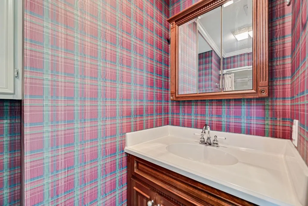 Single Family Residence For Sale in Grayson County , 714 W Lamberth Road, Sherman, Texas 75092, 4 Bedroom, 4 Bathroom, Garage spaces, 3,115 Sqft, built in 1977, mls#21399483, Real Estate Agent in Sherman, Homes For Sale in Grayson county, Homes For Sale in Sherman, Realtor in Sherman Texas, Real Estate Brokerage Independent Realty Texas, Luminita Cordes Realtor