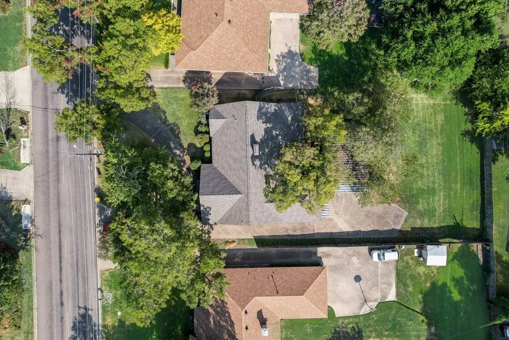 Single Family Residence For Sale in Grayson County , 714 W Lamberth Road, Sherman, Texas 75092, 4 Bedroom, 4 Bathroom, Garage spaces, 3,115 Sqft, built in 1977, mls#21399483, Real Estate Agent in Sherman, Homes For Sale in Grayson county, Homes For Sale in Sherman, Realtor in Sherman Texas, Real Estate Brokerage Independent Realty Texas, Luminita Cordes Realtor