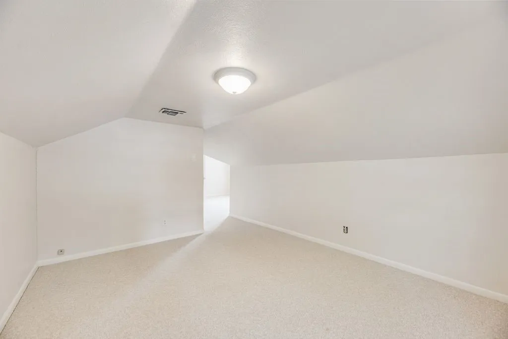 Single Family Residence For Sale in Grayson County , 714 W Lamberth Road, Sherman, Texas 75092, 4 Bedroom, 4 Bathroom, Garage spaces, 3,115 Sqft, built in 1977, mls#21399483, Real Estate Agent in Sherman, Homes For Sale in Grayson county, Homes For Sale in Sherman, Realtor in Sherman Texas, Real Estate Brokerage Independent Realty Texas, Luminita Cordes Realtor