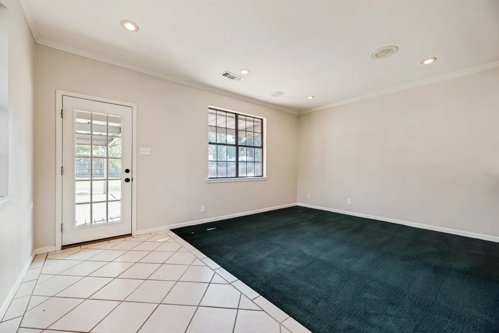 Single Family Residence For Sale in Grayson County , 714 W Lamberth Road, Sherman, Texas 75092, 4 Bedroom, 4 Bathroom, Garage spaces, 3,115 Sqft, built in 1977, mls#21399483, Real Estate Agent in Sherman, Homes For Sale in Grayson county, Homes For Sale in Sherman, Realtor in Sherman Texas, Real Estate Brokerage Independent Realty Texas, Luminita Cordes Realtor
