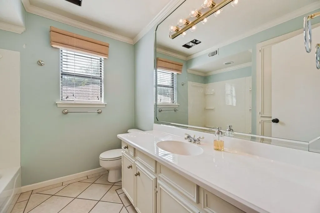 Single Family Residence For Sale in Grayson County , 714 W Lamberth Road, Sherman, Texas 75092, 4 Bedroom, 4 Bathroom, Garage spaces, 3,115 Sqft, built in 1977, mls#21399483, Real Estate Agent in Sherman, Homes For Sale in Grayson county, Homes For Sale in Sherman, Realtor in Sherman Texas, Real Estate Brokerage Independent Realty Texas, Luminita Cordes Realtor