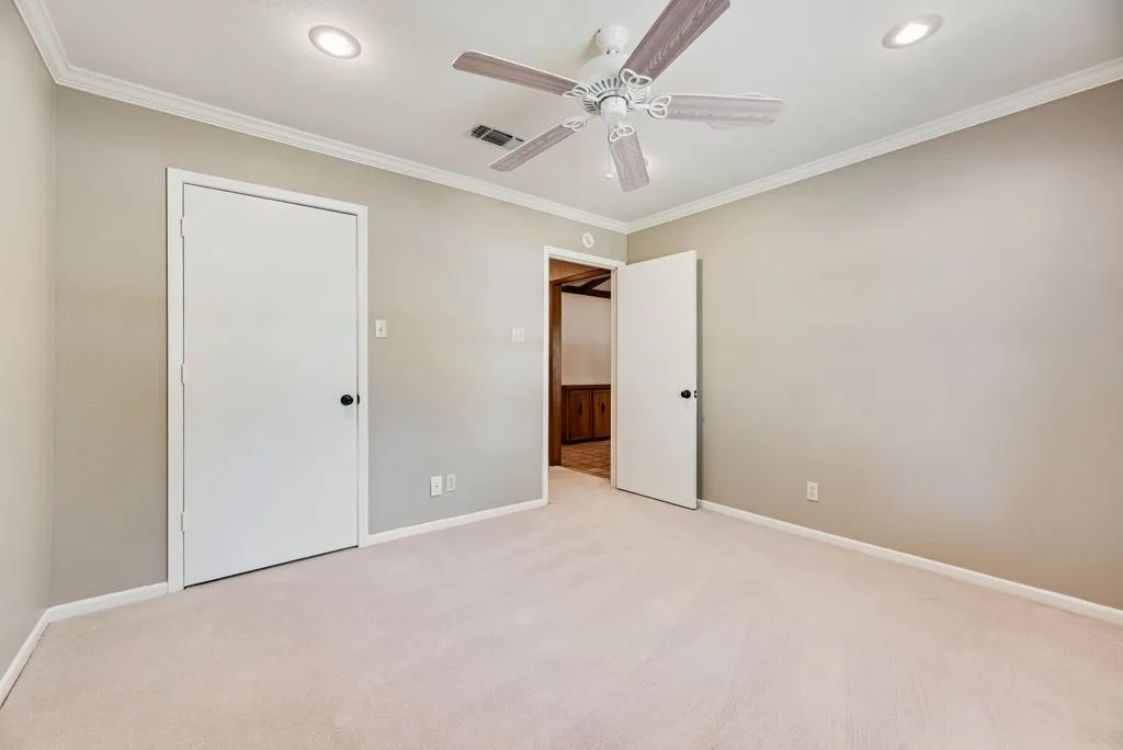 Single Family Residence For Sale in Grayson County , 714 W Lamberth Road, Sherman, Texas 75092, 4 Bedroom, 4 Bathroom, Garage spaces, 3,115 Sqft, built in 1977, mls#21399483, Real Estate Agent in Sherman, Homes For Sale in Grayson county, Homes For Sale in Sherman, Realtor in Sherman Texas, Real Estate Brokerage Independent Realty Texas, Luminita Cordes Realtor