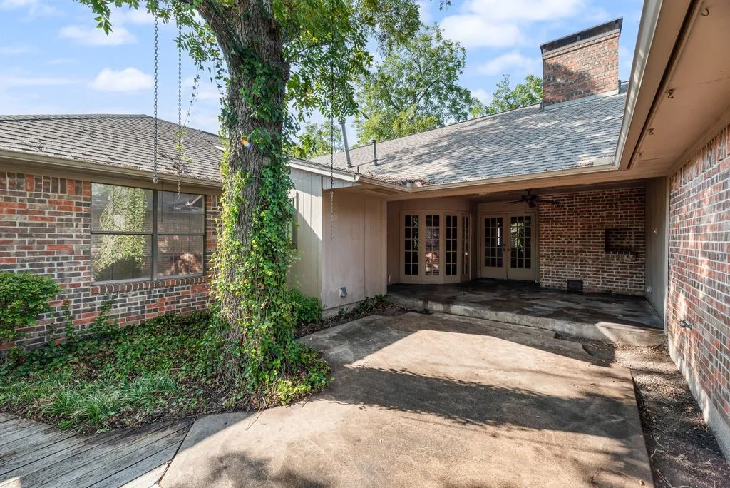 Single Family Residence For Sale in Grayson County , 714 W Lamberth Road, Sherman, Texas 75092, 4 Bedroom, 4 Bathroom, Garage spaces, 3,115 Sqft, built in 1977, mls#21399483, Real Estate Agent in Sherman, Homes For Sale in Grayson county, Homes For Sale in Sherman, Realtor in Sherman Texas, Real Estate Brokerage Independent Realty Texas, Luminita Cordes Realtor