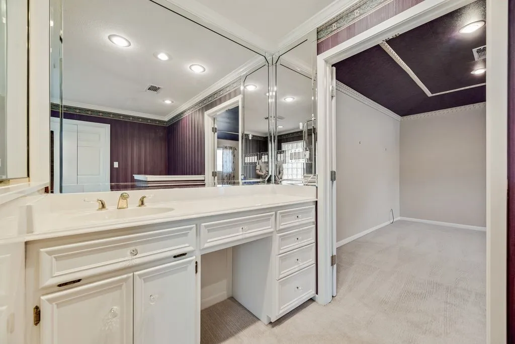 Single Family Residence For Sale in Grayson County , 714 W Lamberth Road, Sherman, Texas 75092, 4 Bedroom, 4 Bathroom, Garage spaces, 3,115 Sqft, built in 1977, mls#21399483, Real Estate Agent in Sherman, Homes For Sale in Grayson county, Homes For Sale in Sherman, Realtor in Sherman Texas, Real Estate Brokerage Independent Realty Texas, Luminita Cordes Realtor