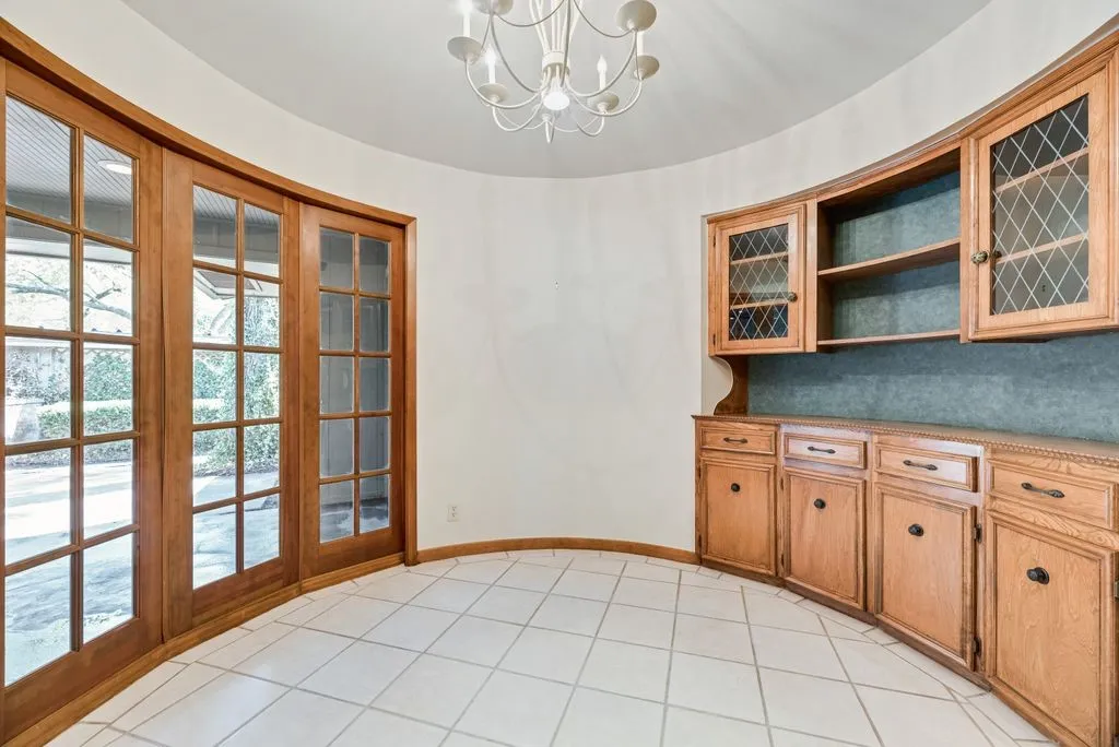 Single Family Residence For Sale in Grayson County , 714 W Lamberth Road, Sherman, Texas 75092, 4 Bedroom, 4 Bathroom, Garage spaces, 3,115 Sqft, built in 1977, mls#21399483, Real Estate Agent in Sherman, Homes For Sale in Grayson county, Homes For Sale in Sherman, Realtor in Sherman Texas, Real Estate Brokerage Independent Realty Texas, Luminita Cordes Realtor