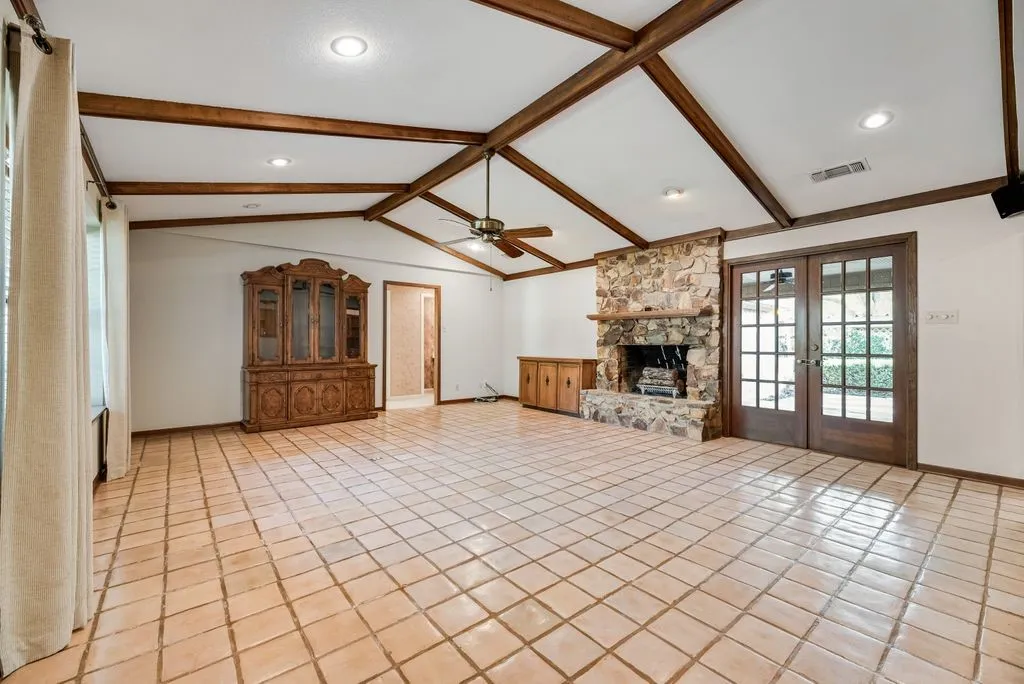 Single Family Residence For Sale in Grayson County , 714 W Lamberth Road, Sherman, Texas 75092, 4 Bedroom, 4 Bathroom, Garage spaces, 3,115 Sqft, built in 1977, mls#21399483, Real Estate Agent in Sherman, Homes For Sale in Grayson county, Homes For Sale in Sherman, Realtor in Sherman Texas, Real Estate Brokerage Independent Realty Texas, Luminita Cordes Realtor