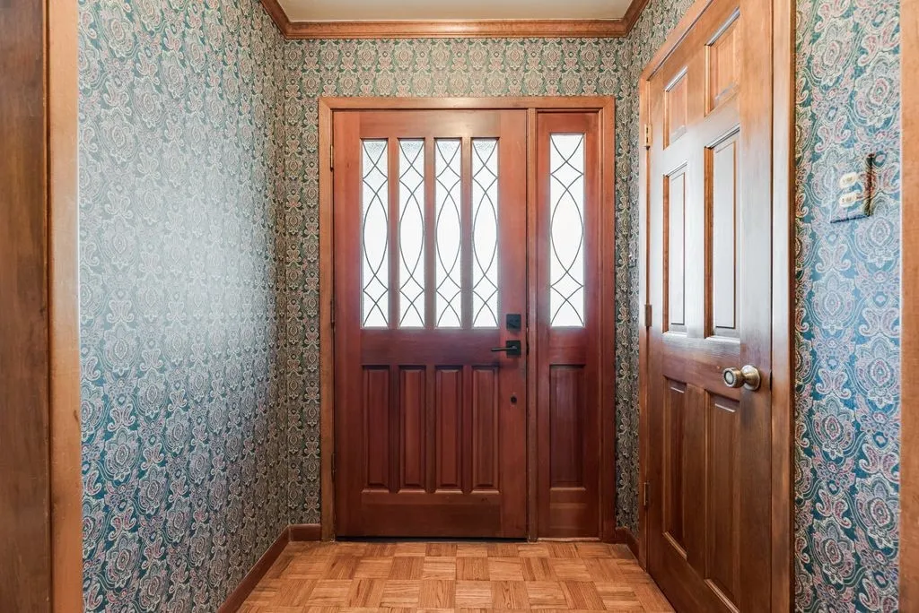 Single Family Residence For Sale in Grayson County , 714 W Lamberth Road, Sherman, Texas 75092, 4 Bedroom, 4 Bathroom, Garage spaces, 3,115 Sqft, built in 1977, mls#21399483, Real Estate Agent in Sherman, Homes For Sale in Grayson county, Homes For Sale in Sherman, Realtor in Sherman Texas, Real Estate Brokerage Independent Realty Texas, Luminita Cordes Realtor