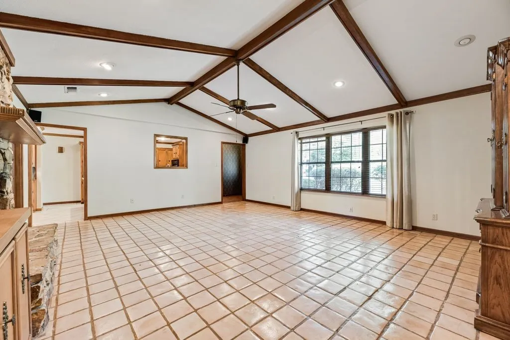 Single Family Residence For Sale in Grayson County , 714 W Lamberth Road, Sherman, Texas 75092, 4 Bedroom, 4 Bathroom, Garage spaces, 3,115 Sqft, built in 1977, mls#21399483, Real Estate Agent in Sherman, Homes For Sale in Grayson county, Homes For Sale in Sherman, Realtor in Sherman Texas, Real Estate Brokerage Independent Realty Texas, Luminita Cordes Realtor