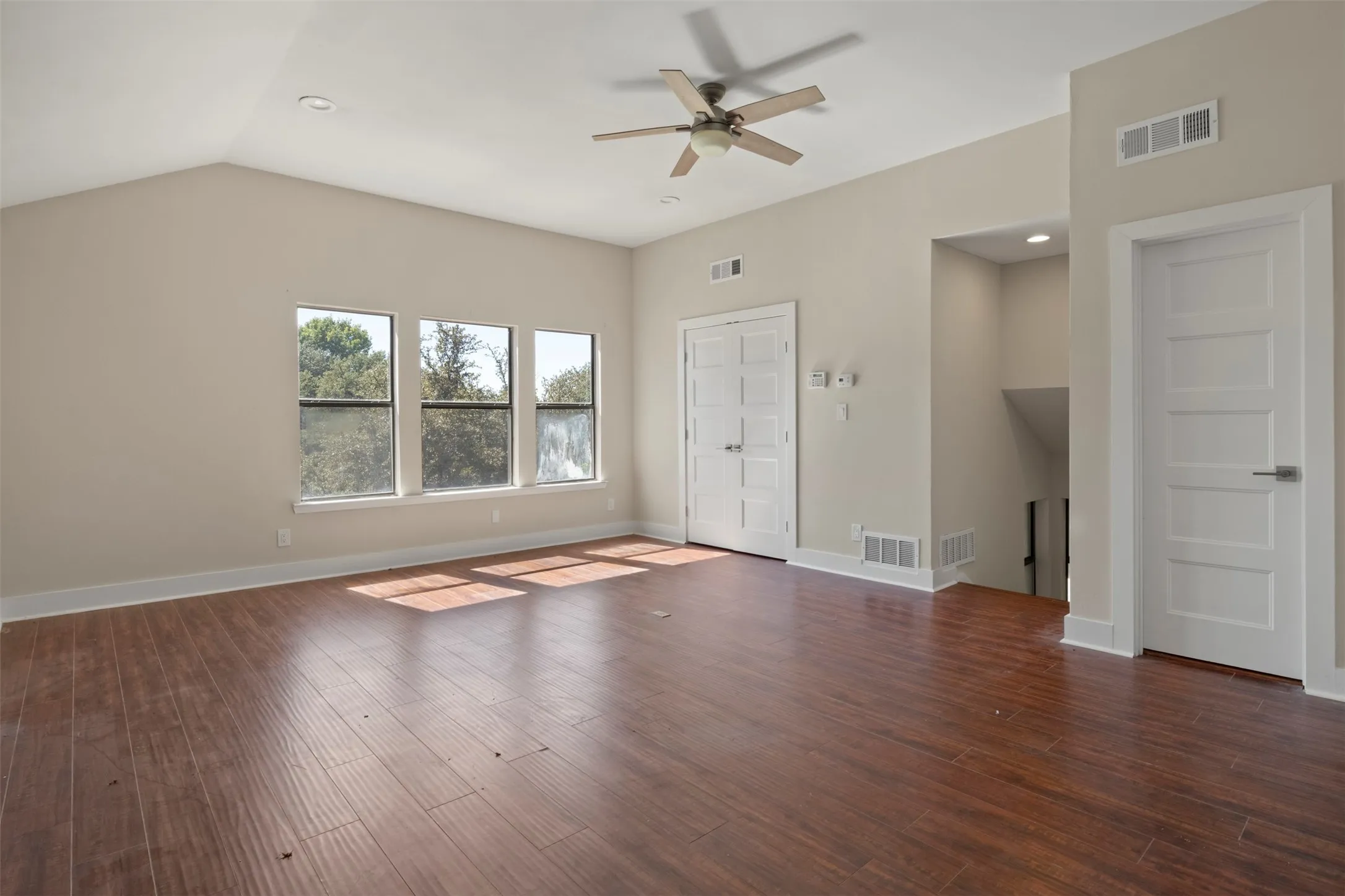 Single Family Residence For Rent in Collin County , 5509 Anglebluff Place, Plano, Texas 75093, 4 Bedroom, 4 Bathroom, 2 Garage spaces, 2,919 Sqft, built in 1981, mls#21397722, Real Estate Agent in Plano, Homes For Rent in Collin county, Homes For Rent in Plano, Realtor in Plano Texas, Real Estate Brokerage Independent Realty Texas, Luminita Cordes Realtor