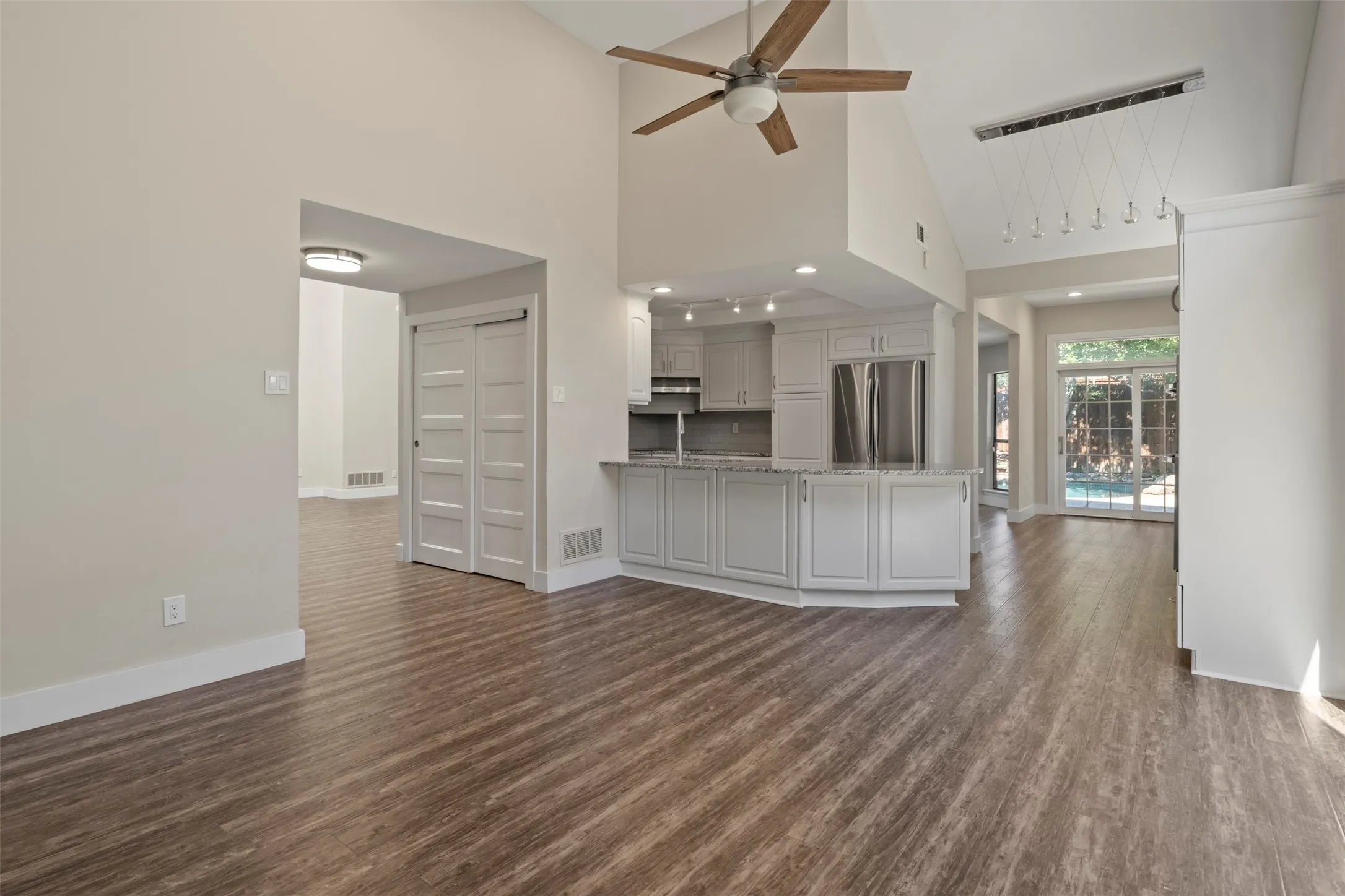 Single Family Residence For Rent in Collin County , 5509 Anglebluff Place, Plano, Texas 75093, 4 Bedroom, 4 Bathroom, 2 Garage spaces, 2,919 Sqft, built in 1981, mls#21397722, Real Estate Agent in Plano, Homes For Rent in Collin county, Homes For Rent in Plano, Realtor in Plano Texas, Real Estate Brokerage Independent Realty Texas, Luminita Cordes Realtor