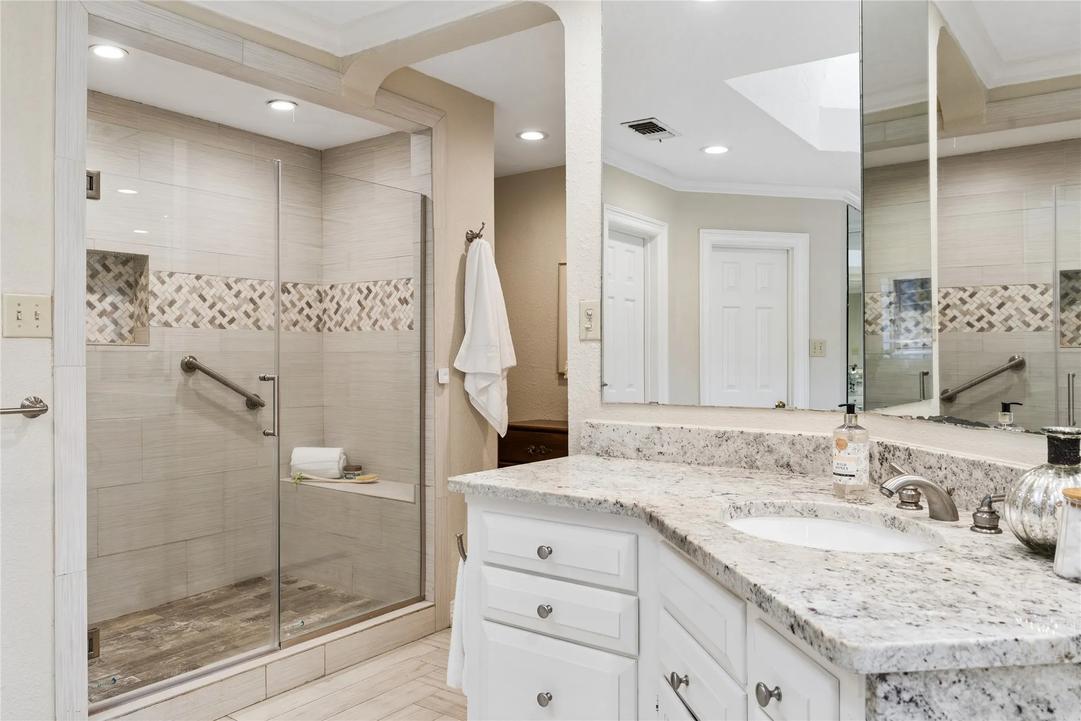 Single Family Residence For Sale in Denton County , 2717 Hartlee Court, Denton, Texas 76208, 4 Bedroom, 5 Bathroom, 3 Garage spaces, 4,745 Sqft, built in 1983, mls#21399410, Real Estate Agent in Denton, Homes For Sale in Denton county, Homes For Sale in Denton, Realtor in Denton Texas, Real Estate Brokerage Independent Realty Texas, Luminita Cordes Realtor