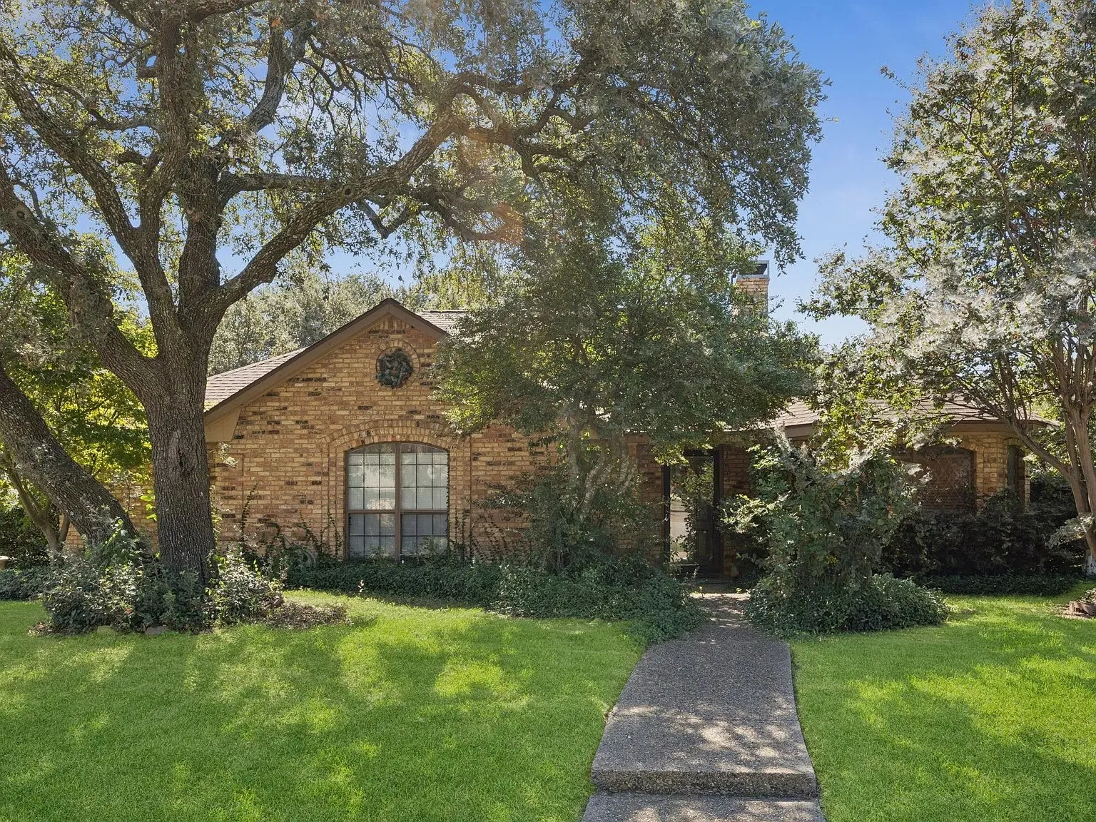 Single Family Residence For Rent in Dallas County , 3718 Thornhill Way, Rowlett, Texas 75088, 4 Bedroom, 3 Bathroom, 2 Garage spaces, 2,218 Sqft, built in 1983, mls#21392621, Real Estate Agent in Rowlett, Homes For Rent in Dallas county, Homes For Rent in Rowlett, Realtor in Rowlett Texas, Real Estate Brokerage Independent Realty Texas, Luminita Cordes Realtor