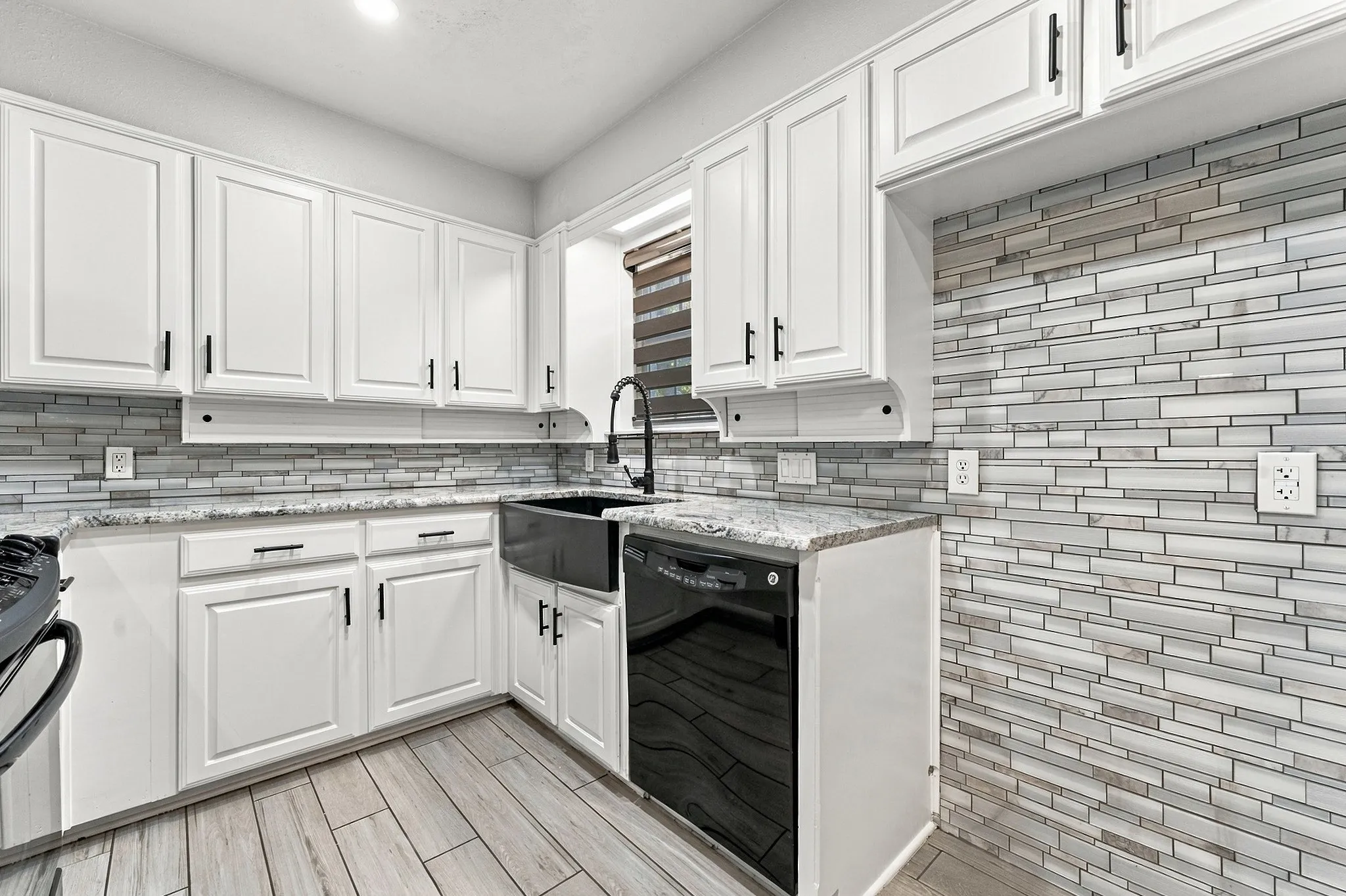 Single Family Residence For Sale in Tarrant County , 2100 Rockmoor Drive, Edgecliff Village, Texas 76134, 3 Bedroom, 2 Bathroom, 2 Garage spaces, 1,633 Sqft, built in 1965, mls#21399441, Real Estate Agent in Edgecliff Village, Homes For Sale in Tarrant county, Homes For Sale in Edgecliff Village, Realtor in Edgecliff Village Texas, Real Estate Brokerage Independent Realty Texas, Luminita Cordes Realtor