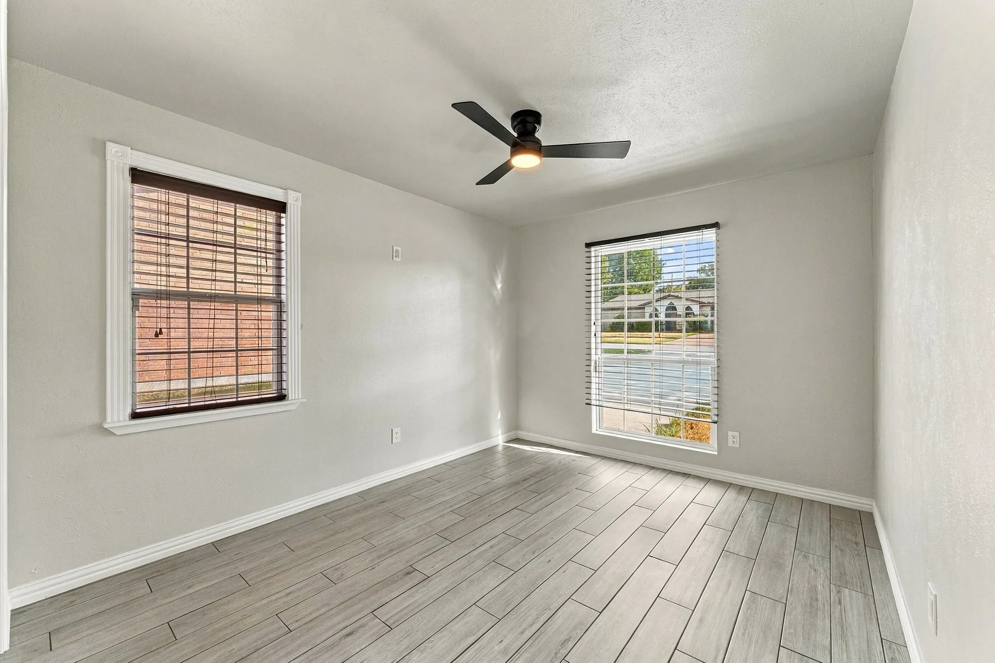 Single Family Residence For Sale in Tarrant County , 2100 Rockmoor Drive, Edgecliff Village, Texas 76134, 3 Bedroom, 2 Bathroom, 2 Garage spaces, 1,633 Sqft, built in 1965, mls#21399441, Real Estate Agent in Edgecliff Village, Homes For Sale in Tarrant county, Homes For Sale in Edgecliff Village, Realtor in Edgecliff Village Texas, Real Estate Brokerage Independent Realty Texas, Luminita Cordes Realtor