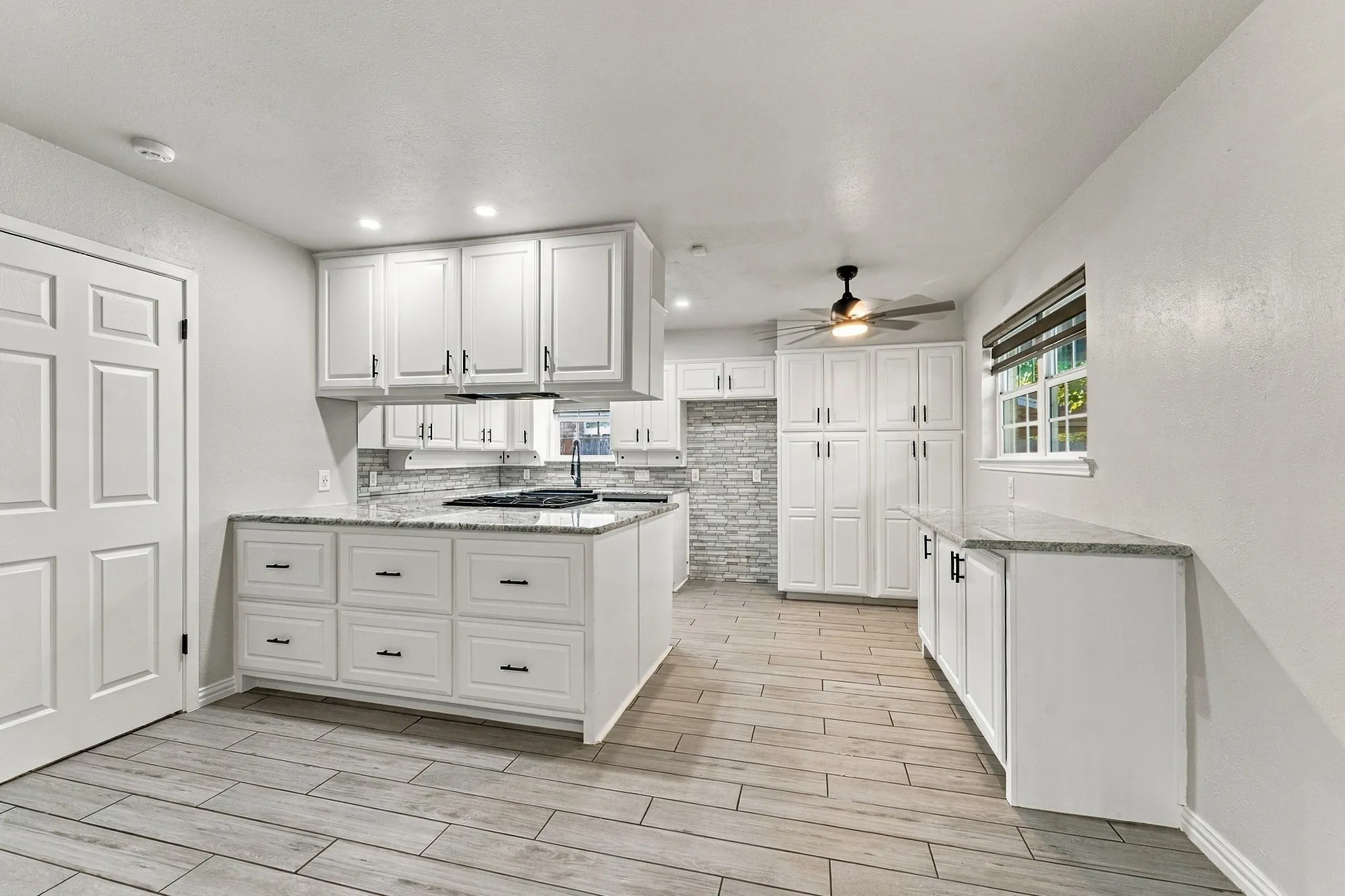 Single Family Residence For Sale in Tarrant County , 2100 Rockmoor Drive, Edgecliff Village, Texas 76134, 3 Bedroom, 2 Bathroom, 2 Garage spaces, 1,633 Sqft, built in 1965, mls#21399441, Real Estate Agent in Edgecliff Village, Homes For Sale in Tarrant county, Homes For Sale in Edgecliff Village, Realtor in Edgecliff Village Texas, Real Estate Brokerage Independent Realty Texas, Luminita Cordes Realtor