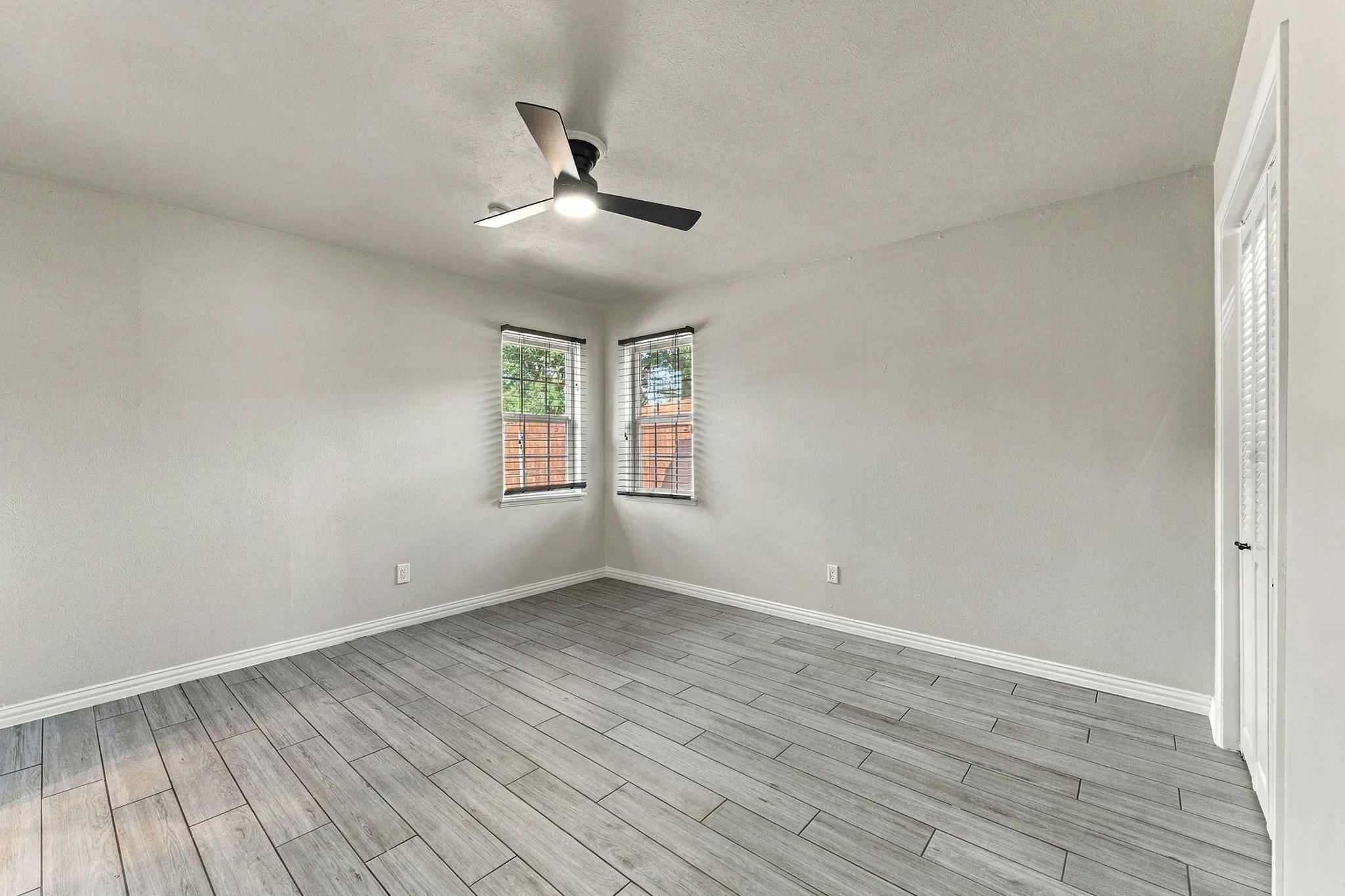 Single Family Residence For Sale in Tarrant County , 2100 Rockmoor Drive, Edgecliff Village, Texas 76134, 3 Bedroom, 2 Bathroom, 2 Garage spaces, 1,633 Sqft, built in 1965, mls#21399441, Real Estate Agent in Edgecliff Village, Homes For Sale in Tarrant county, Homes For Sale in Edgecliff Village, Realtor in Edgecliff Village Texas, Real Estate Brokerage Independent Realty Texas, Luminita Cordes Realtor