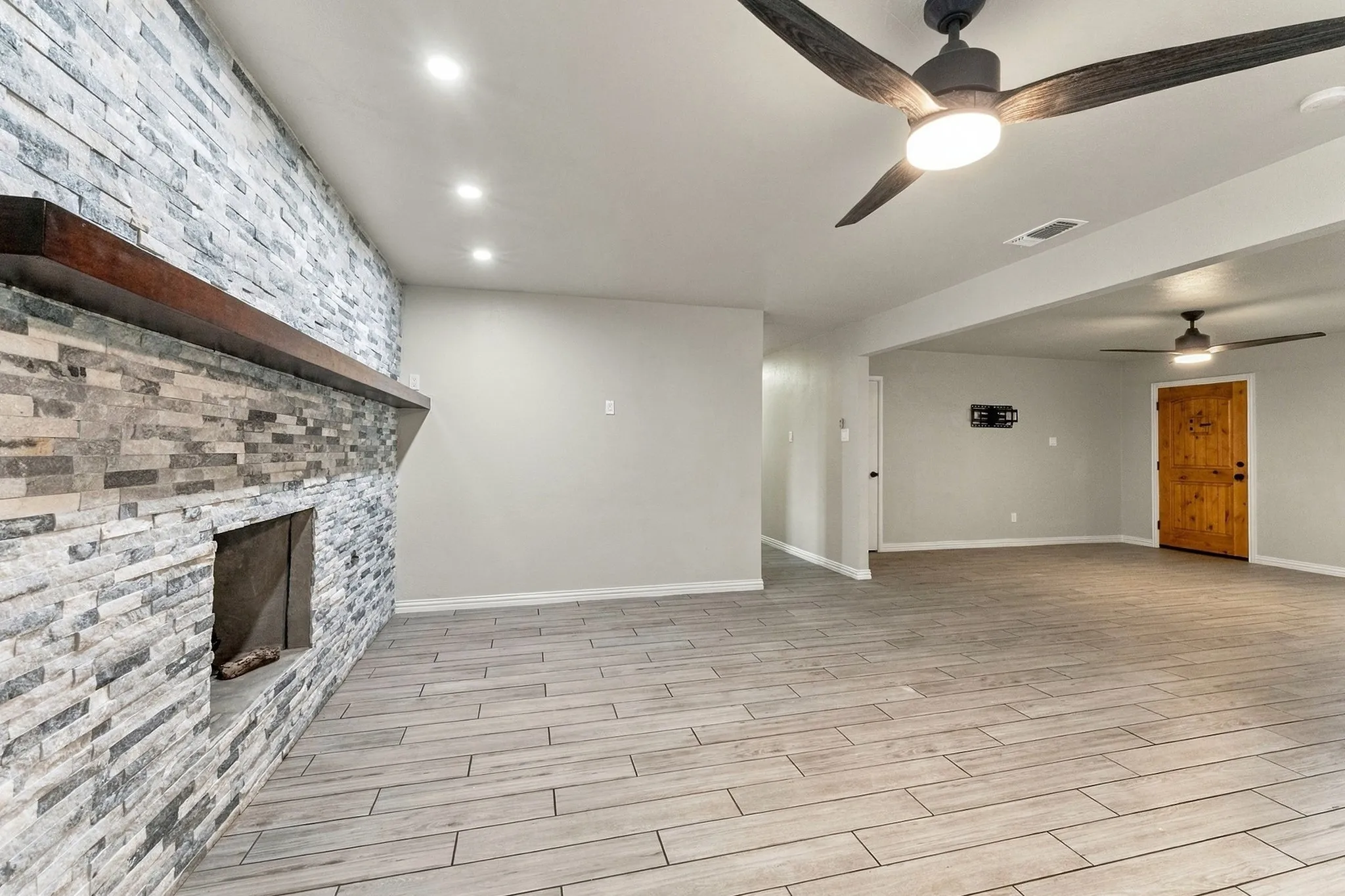 Single Family Residence For Sale in Tarrant County , 2100 Rockmoor Drive, Edgecliff Village, Texas 76134, 3 Bedroom, 2 Bathroom, 2 Garage spaces, 1,633 Sqft, built in 1965, mls#21399441, Real Estate Agent in Edgecliff Village, Homes For Sale in Tarrant county, Homes For Sale in Edgecliff Village, Realtor in Edgecliff Village Texas, Real Estate Brokerage Independent Realty Texas, Luminita Cordes Realtor