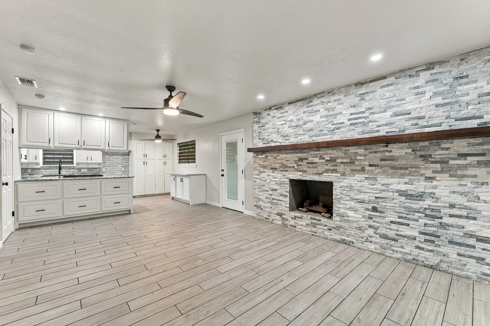 Single Family Residence For Sale in Tarrant County , 2100 Rockmoor Drive, Edgecliff Village, Texas 76134, 3 Bedroom, 2 Bathroom, 2 Garage spaces, 1,633 Sqft, built in 1965, mls#21399441, Real Estate Agent in Edgecliff Village, Homes For Sale in Tarrant county, Homes For Sale in Edgecliff Village, Realtor in Edgecliff Village Texas, Real Estate Brokerage Independent Realty Texas, Luminita Cordes Realtor