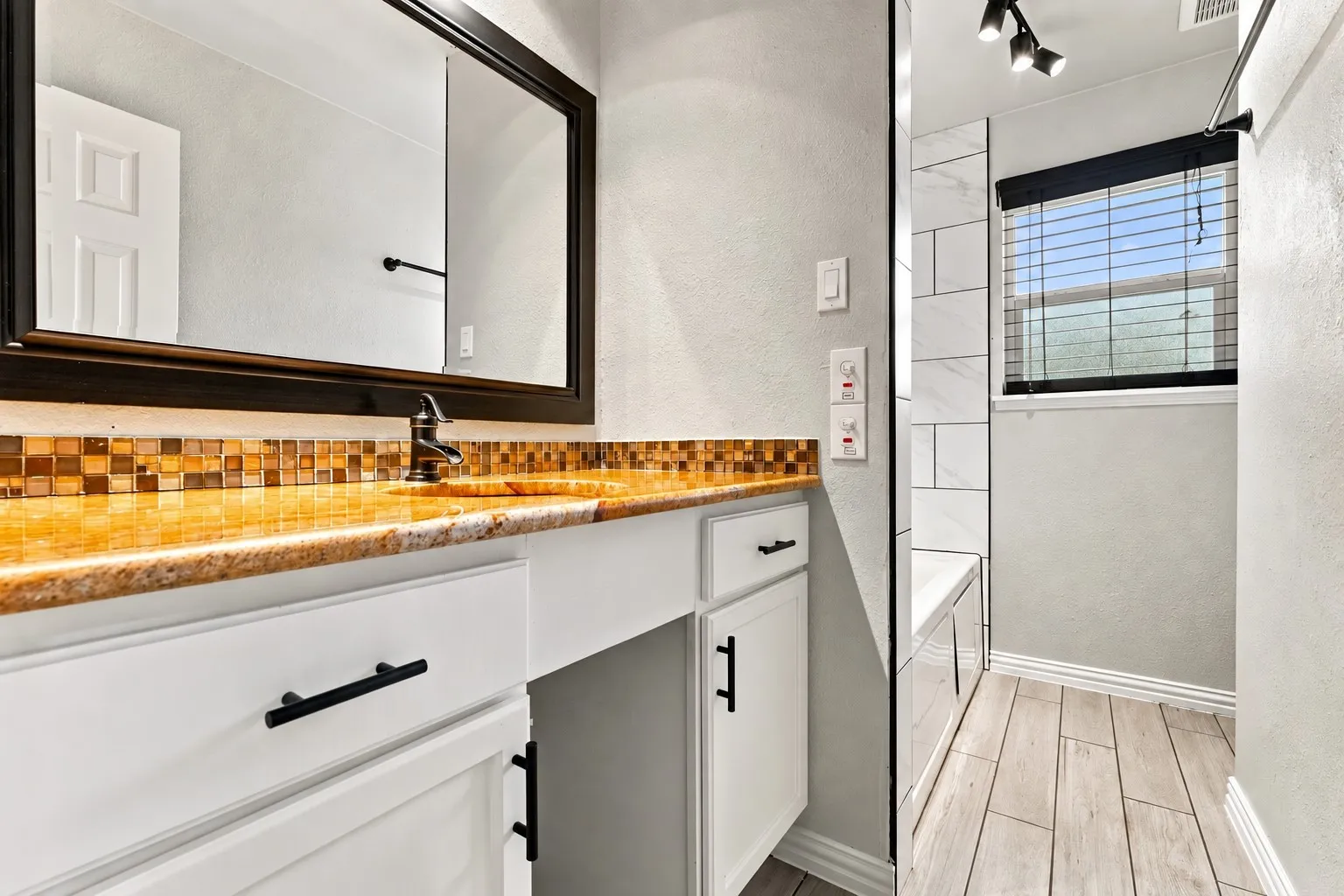 Single Family Residence For Sale in Tarrant County , 2100 Rockmoor Drive, Edgecliff Village, Texas 76134, 3 Bedroom, 2 Bathroom, 2 Garage spaces, 1,633 Sqft, built in 1965, mls#21399441, Real Estate Agent in Edgecliff Village, Homes For Sale in Tarrant county, Homes For Sale in Edgecliff Village, Realtor in Edgecliff Village Texas, Real Estate Brokerage Independent Realty Texas, Luminita Cordes Realtor