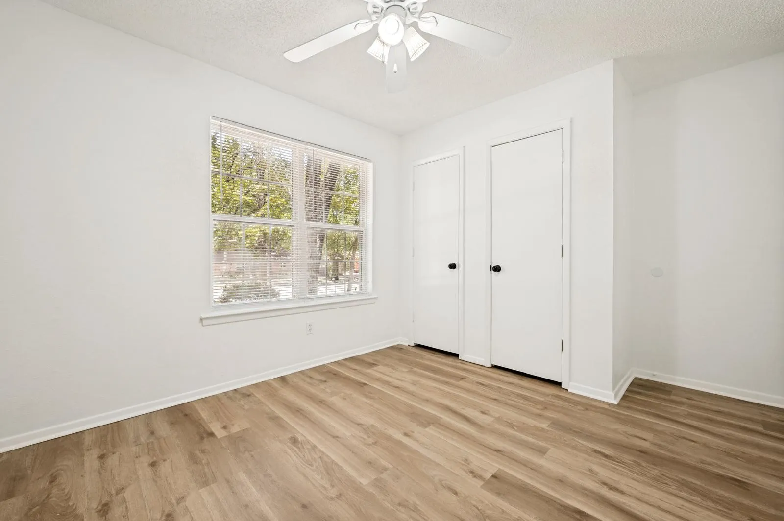 Single Family Residence For Rent in Tarrant County , 2517 Tanglewood Drive, Grapevine, Texas 76051, 4 Bedroom, 2 Bathroom, 2 Garage spaces, 1,576 Sqft, built in 1975, mls#21399506, Real Estate Agent in Grapevine, Homes For Rent in Tarrant county, Homes For Rent in Grapevine, Realtor in Grapevine Texas, Real Estate Brokerage Independent Realty Texas, Luminita Cordes Realtor