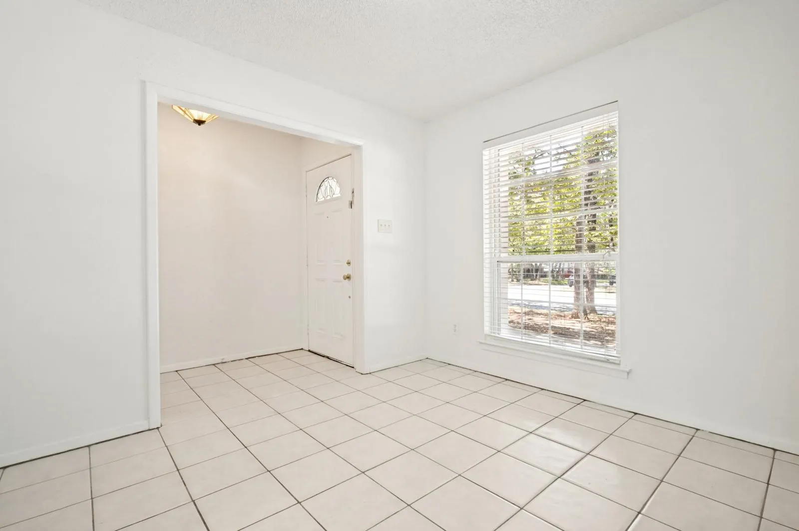 Single Family Residence For Rent in Tarrant County , 2517 Tanglewood Drive, Grapevine, Texas 76051, 4 Bedroom, 2 Bathroom, 2 Garage spaces, 1,576 Sqft, built in 1975, mls#21399506, Real Estate Agent in Grapevine, Homes For Rent in Tarrant county, Homes For Rent in Grapevine, Realtor in Grapevine Texas, Real Estate Brokerage Independent Realty Texas, Luminita Cordes Realtor