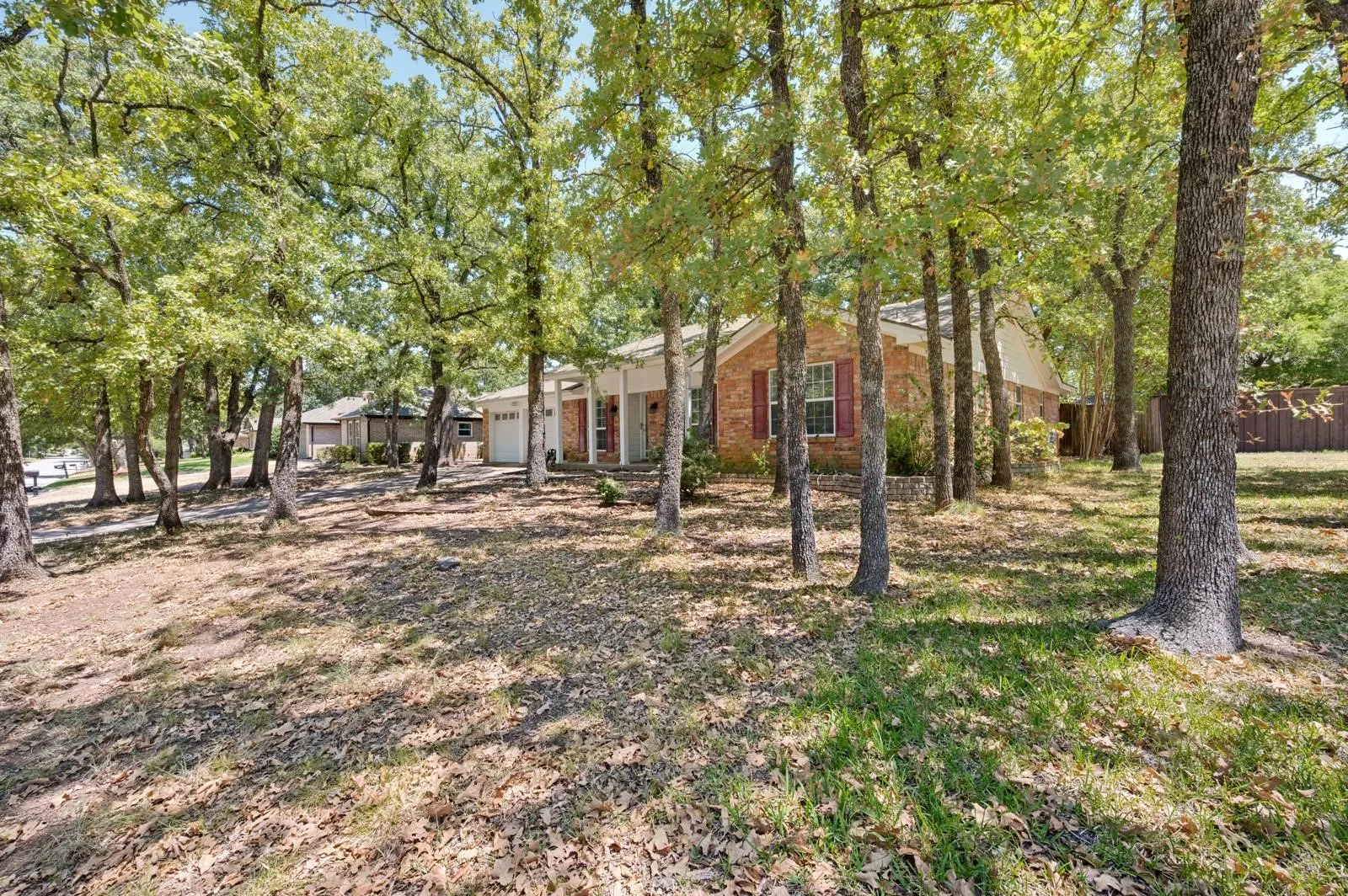 Single Family Residence For Rent in Tarrant County , 2517 Tanglewood Drive, Grapevine, Texas 76051, 4 Bedroom, 2 Bathroom, 2 Garage spaces, 1,576 Sqft, built in 1975, mls#21399506, Real Estate Agent in Grapevine, Homes For Rent in Tarrant county, Homes For Rent in Grapevine, Realtor in Grapevine Texas, Real Estate Brokerage Independent Realty Texas, Luminita Cordes Realtor