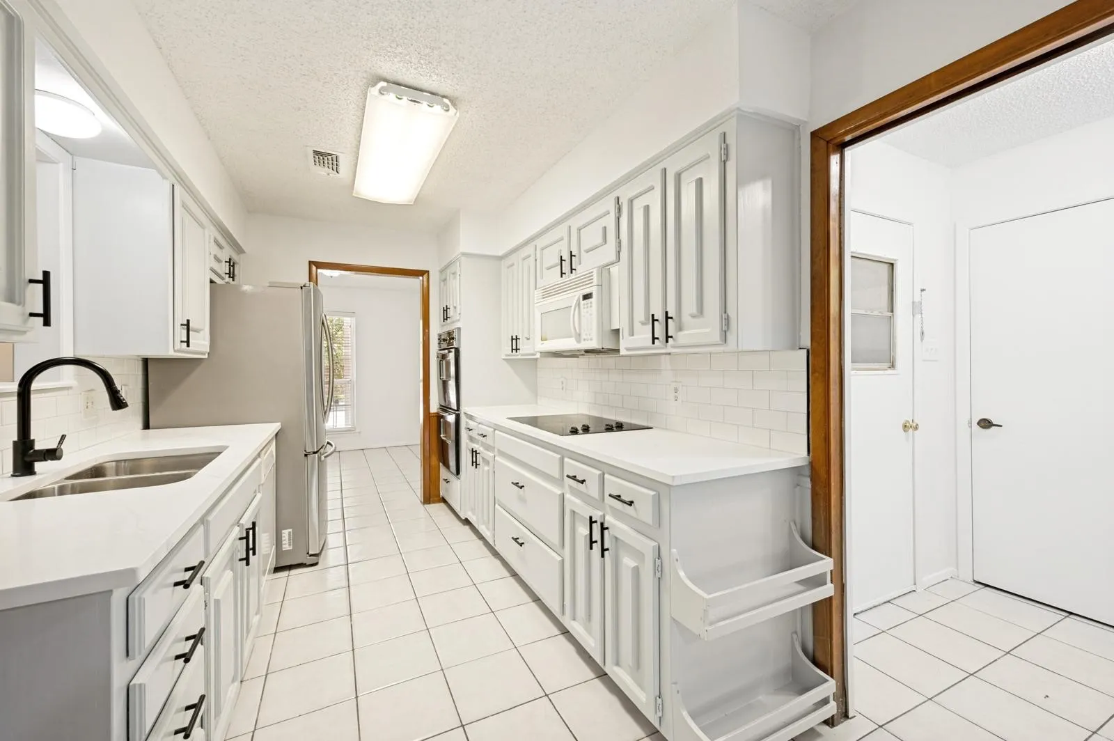 Single Family Residence For Rent in Tarrant County , 2517 Tanglewood Drive, Grapevine, Texas 76051, 4 Bedroom, 2 Bathroom, 2 Garage spaces, 1,576 Sqft, built in 1975, mls#21399506, Real Estate Agent in Grapevine, Homes For Rent in Tarrant county, Homes For Rent in Grapevine, Realtor in Grapevine Texas, Real Estate Brokerage Independent Realty Texas, Luminita Cordes Realtor