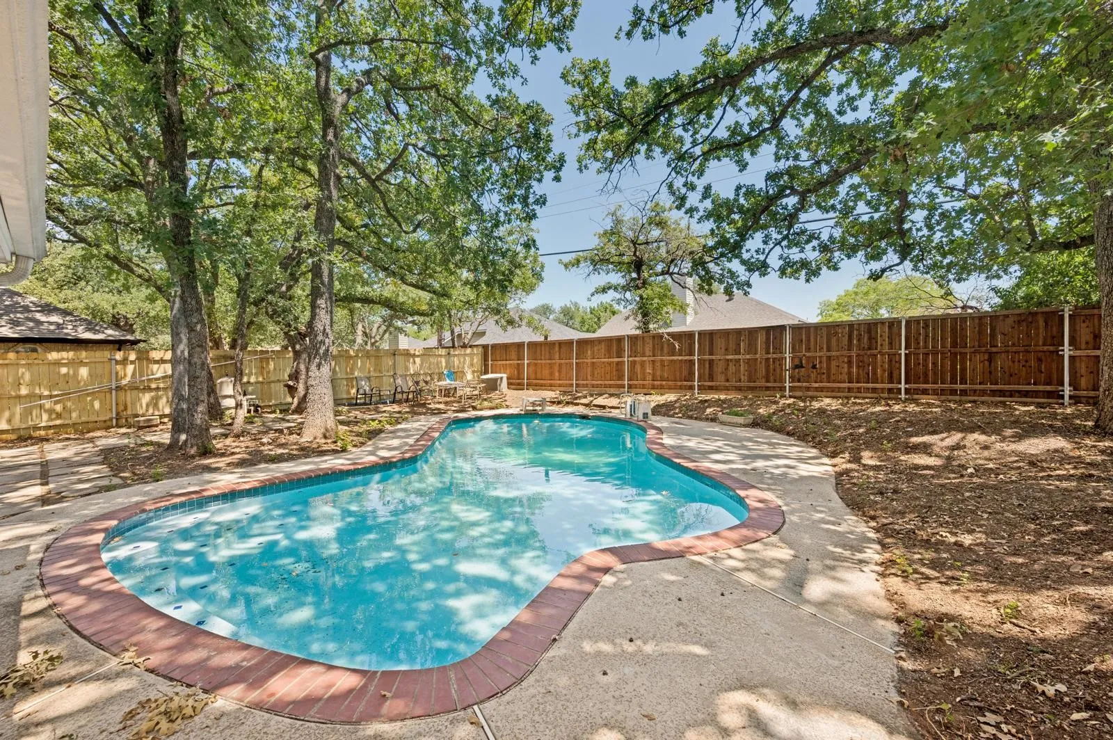 Single Family Residence For Rent in Tarrant County , 2517 Tanglewood Drive, Grapevine, Texas 76051, 4 Bedroom, 2 Bathroom, 2 Garage spaces, 1,576 Sqft, built in 1975, mls#21399506, Real Estate Agent in Grapevine, Homes For Rent in Tarrant county, Homes For Rent in Grapevine, Realtor in Grapevine Texas, Real Estate Brokerage Independent Realty Texas, Luminita Cordes Realtor