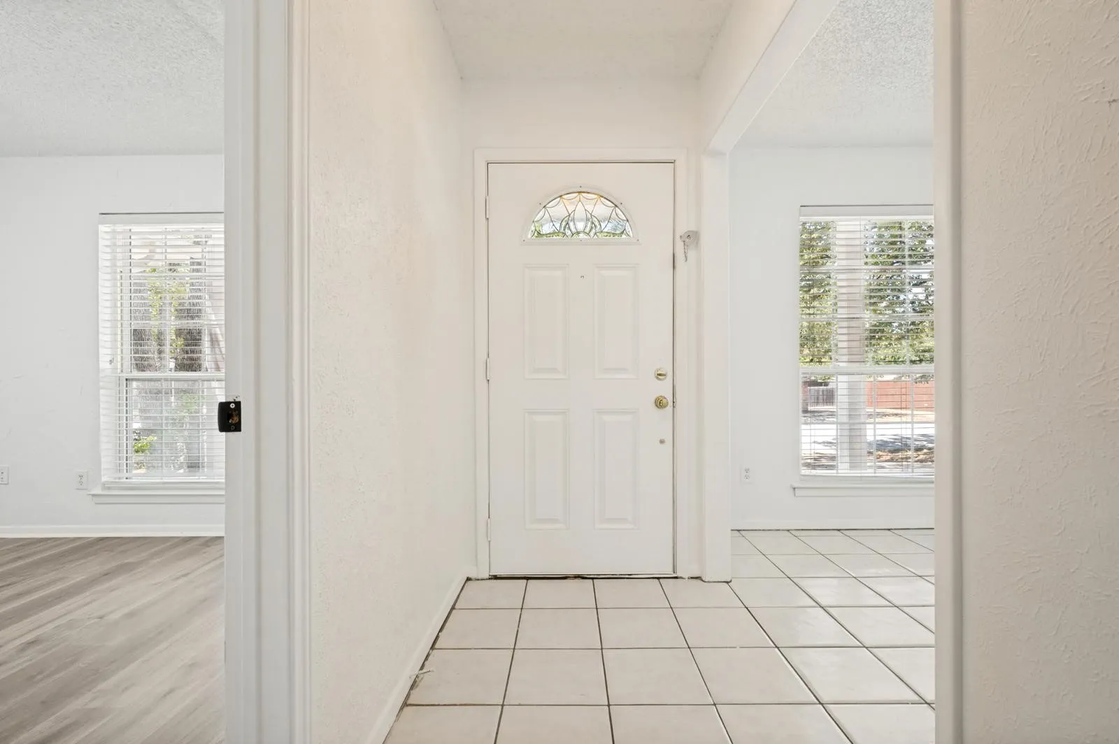 Single Family Residence For Rent in Tarrant County , 2517 Tanglewood Drive, Grapevine, Texas 76051, 4 Bedroom, 2 Bathroom, 2 Garage spaces, 1,576 Sqft, built in 1975, mls#21399506, Real Estate Agent in Grapevine, Homes For Rent in Tarrant county, Homes For Rent in Grapevine, Realtor in Grapevine Texas, Real Estate Brokerage Independent Realty Texas, Luminita Cordes Realtor