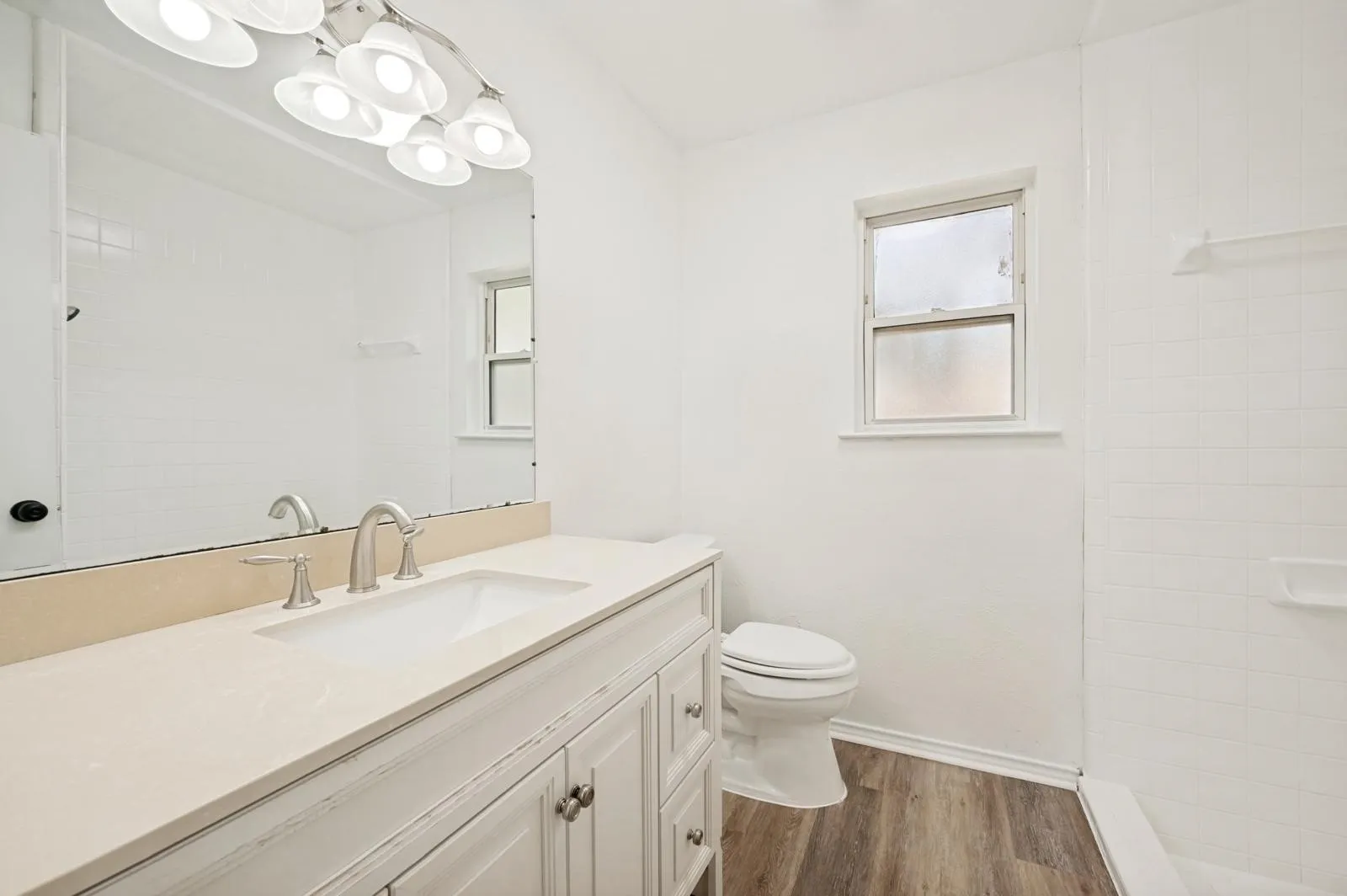 Single Family Residence For Rent in Tarrant County , 2517 Tanglewood Drive, Grapevine, Texas 76051, 4 Bedroom, 2 Bathroom, 2 Garage spaces, 1,576 Sqft, built in 1975, mls#21399506, Real Estate Agent in Grapevine, Homes For Rent in Tarrant county, Homes For Rent in Grapevine, Realtor in Grapevine Texas, Real Estate Brokerage Independent Realty Texas, Luminita Cordes Realtor
