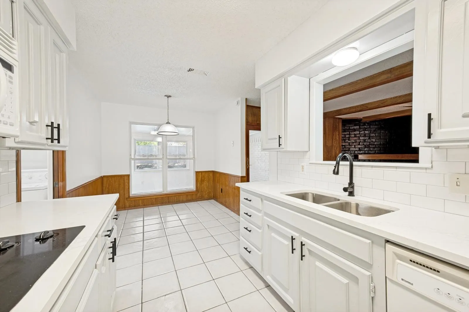 Single Family Residence For Rent in Tarrant County , 2517 Tanglewood Drive, Grapevine, Texas 76051, 4 Bedroom, 2 Bathroom, 2 Garage spaces, 1,576 Sqft, built in 1975, mls#21399506, Real Estate Agent in Grapevine, Homes For Rent in Tarrant county, Homes For Rent in Grapevine, Realtor in Grapevine Texas, Real Estate Brokerage Independent Realty Texas, Luminita Cordes Realtor
