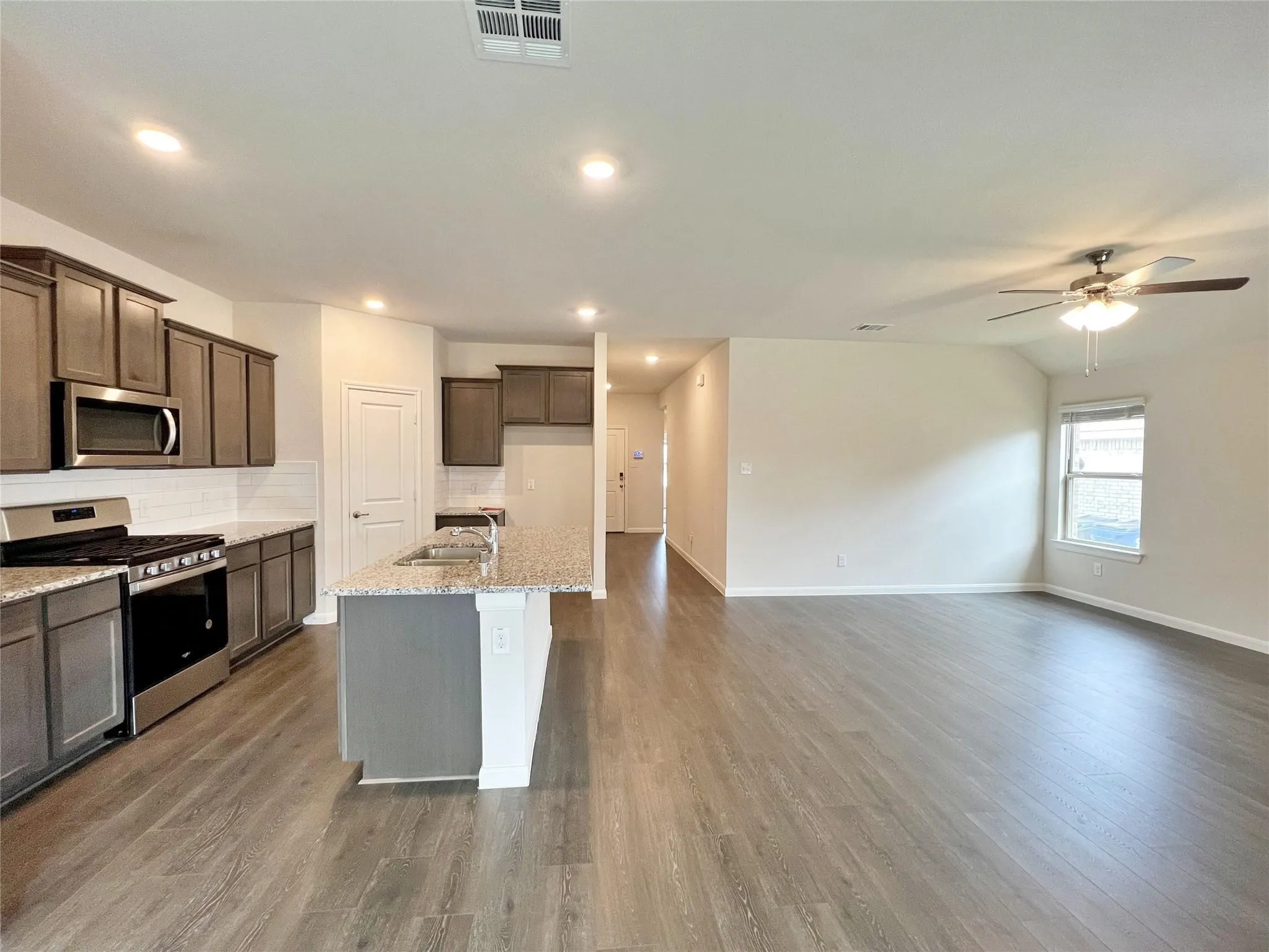 Single Family Residence For Rent in Collin County , 609 Range Drive, Princeton, Texas 75407, 4 Bedroom, 2 Bathroom, 2 Garage spaces, 1,794 Sqft, built in 2021, mls#21398640, Real Estate Agent in Princeton, Homes For Rent in Collin county, Homes For Rent in Princeton, Realtor in Princeton Texas, Real Estate Brokerage Independent Realty Texas, Luminita Cordes Realtor