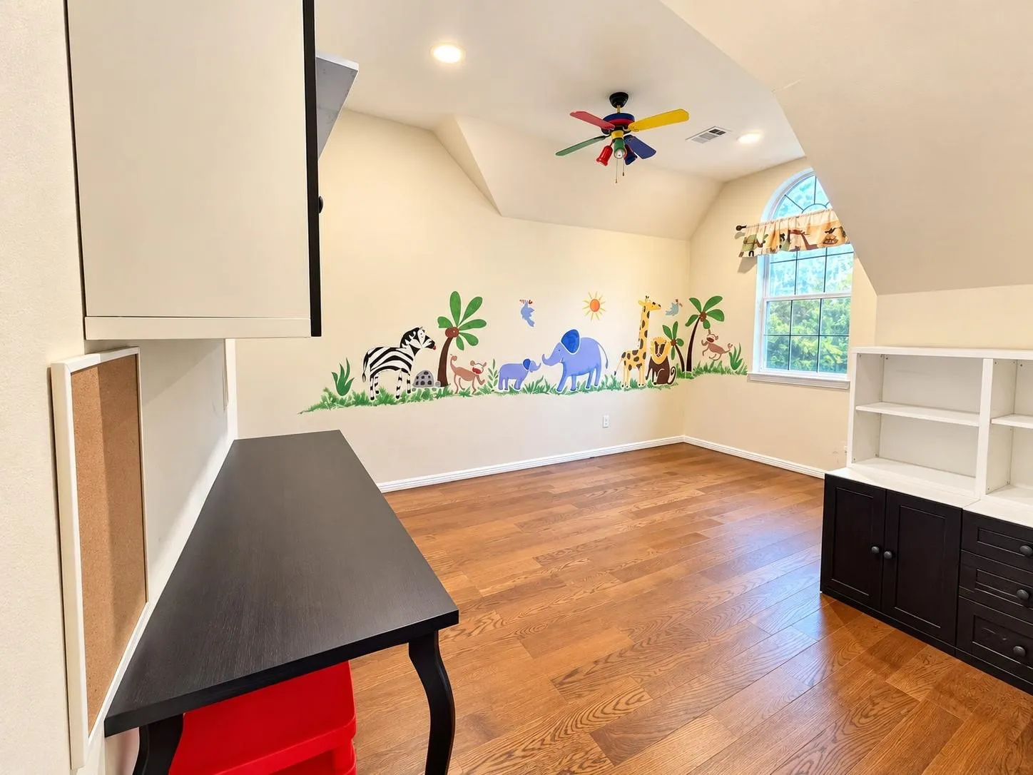 Single Family Residence For Rent in Dallas County , 2917 Waterford Drive, Irving, Texas 75063, 4 Bedroom, 4 Bathroom, 2 Garage spaces, 3,155 Sqft, built in 2000, mls#21399500, Real Estate Agent in Irving, Homes For Rent in Dallas county, Homes For Rent in Irving, Realtor in Irving Texas, Real Estate Brokerage Independent Realty Texas, Luminita Cordes Realtor