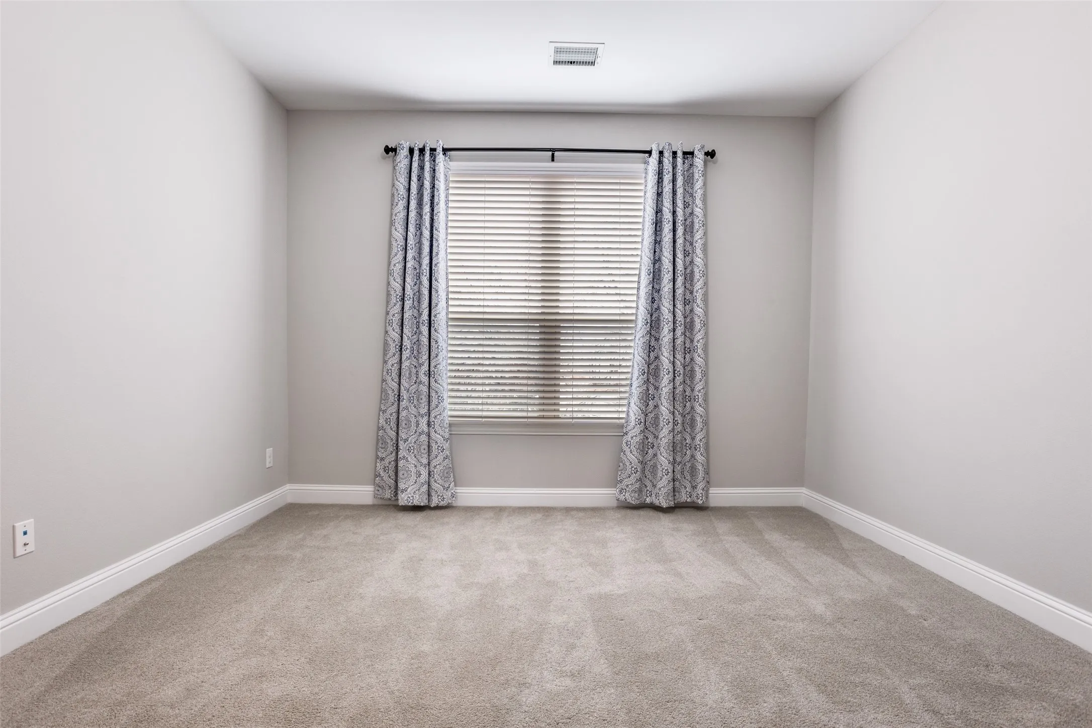 Townhouse For Rent in Dallas County , 869 Rohan Drive, Richardson, Texas 75081, 3 Bedroom, 3 Bathroom, 2 Garage spaces, 1,938 Sqft, built in 2016, mls#21399514, Real Estate Agent in Richardson, Homes For Rent in Dallas county, Homes For Rent in Richardson, Realtor in Richardson Texas, Real Estate Brokerage Independent Realty Texas, Luminita Cordes Realtor