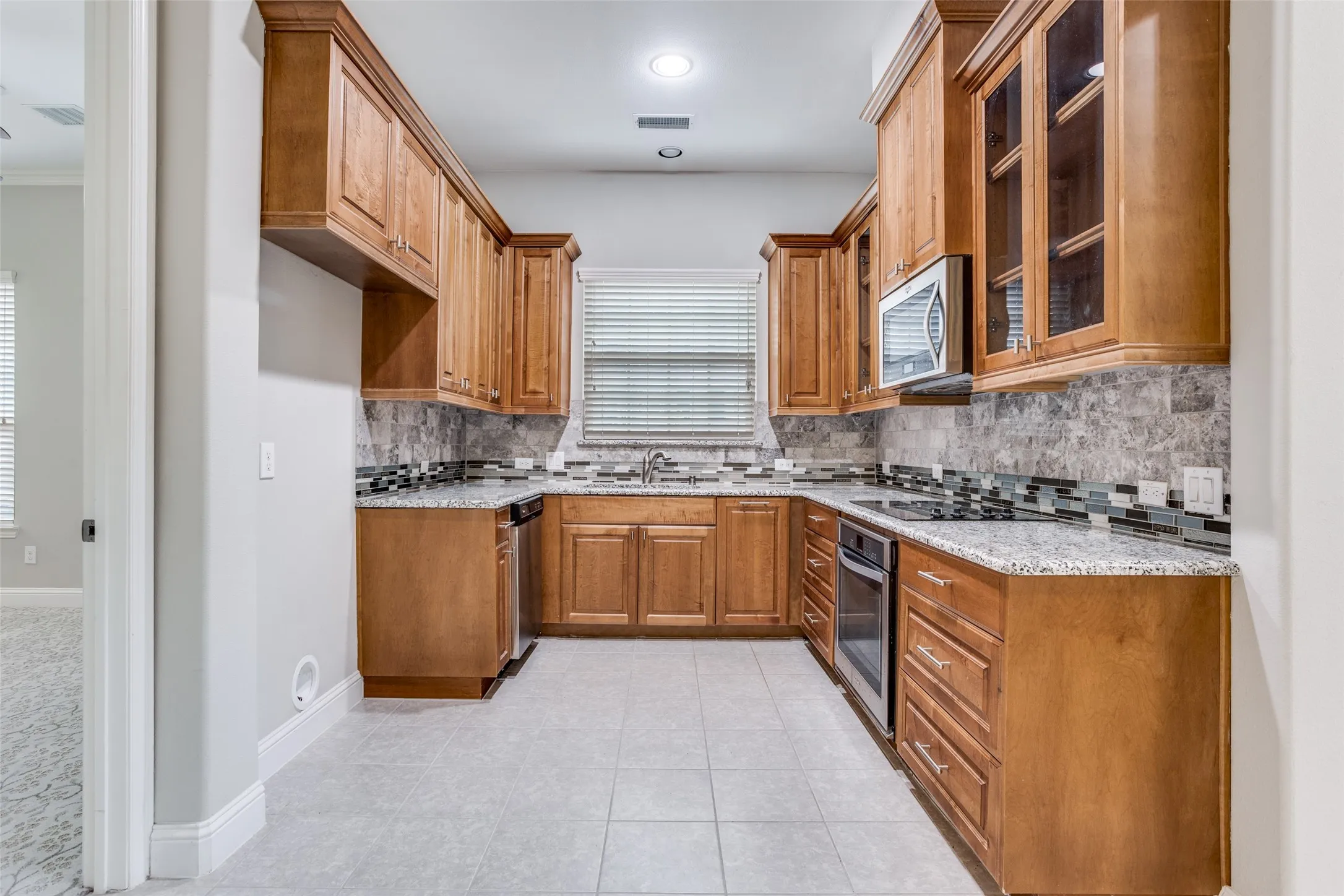 Townhouse For Rent in Dallas County , 869 Rohan Drive, Richardson, Texas 75081, 3 Bedroom, 3 Bathroom, 2 Garage spaces, 1,938 Sqft, built in 2016, mls#21399514, Real Estate Agent in Richardson, Homes For Rent in Dallas county, Homes For Rent in Richardson, Realtor in Richardson Texas, Real Estate Brokerage Independent Realty Texas, Luminita Cordes Realtor